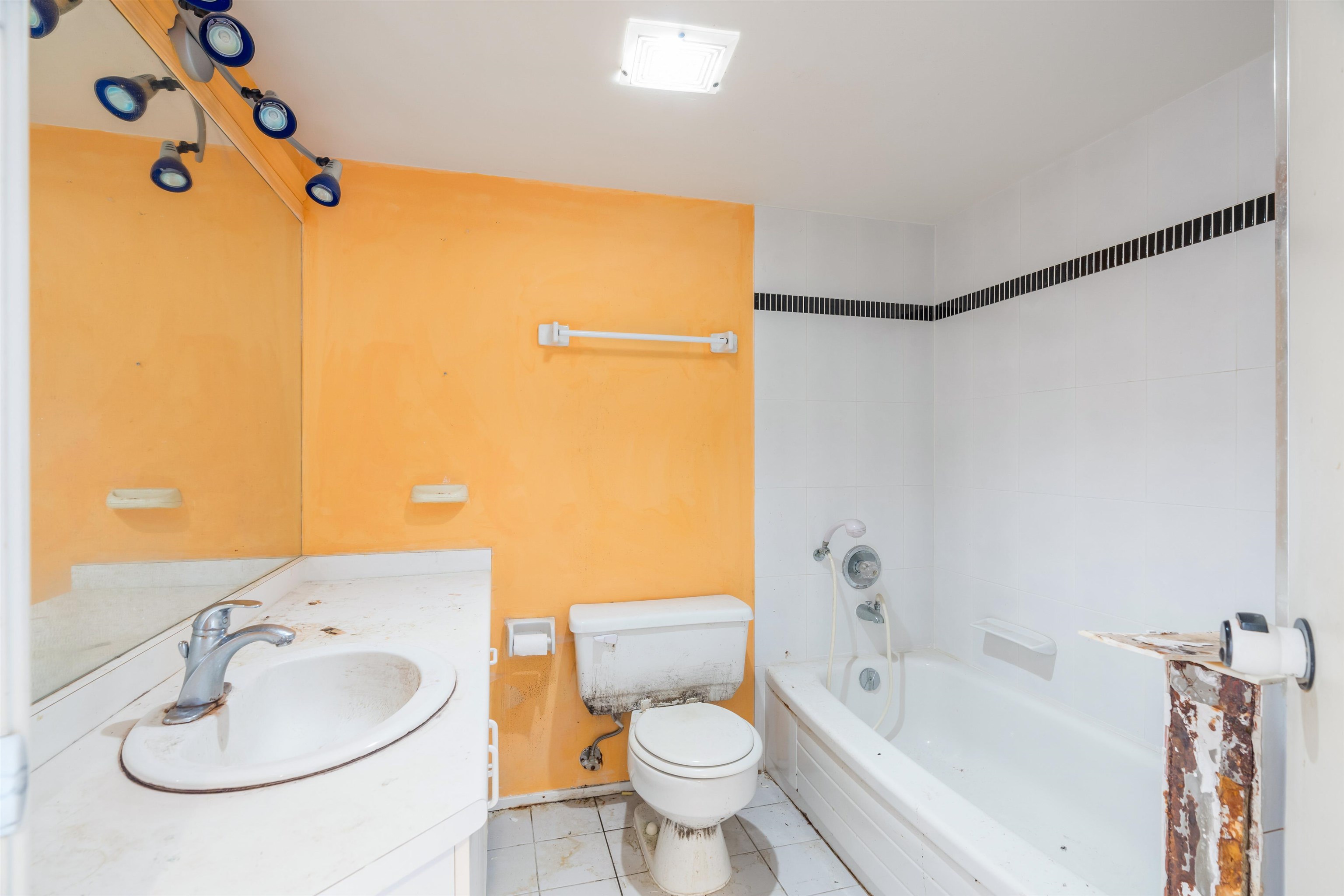 604 1500 HOWE STREET Unit: 604