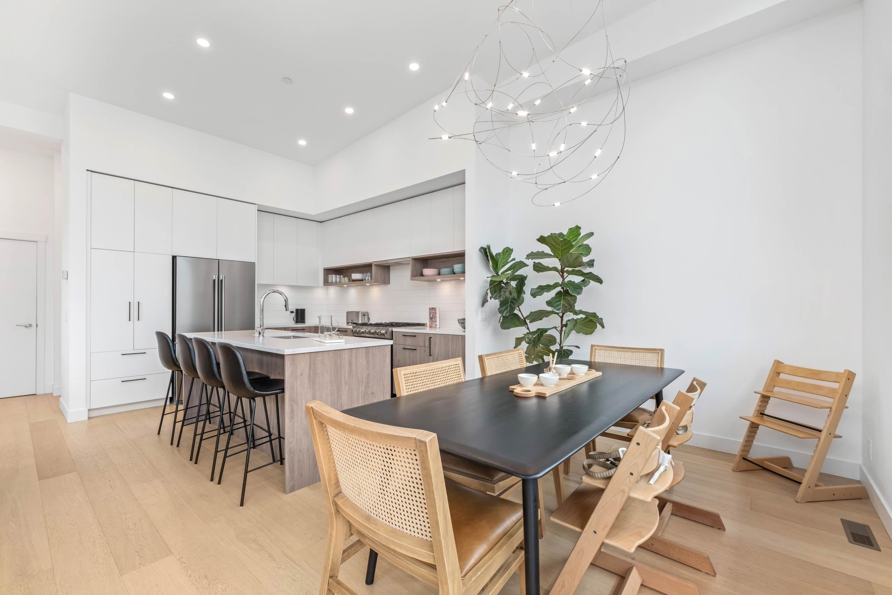7 4000 SUNSTONE WAY Unit: 7