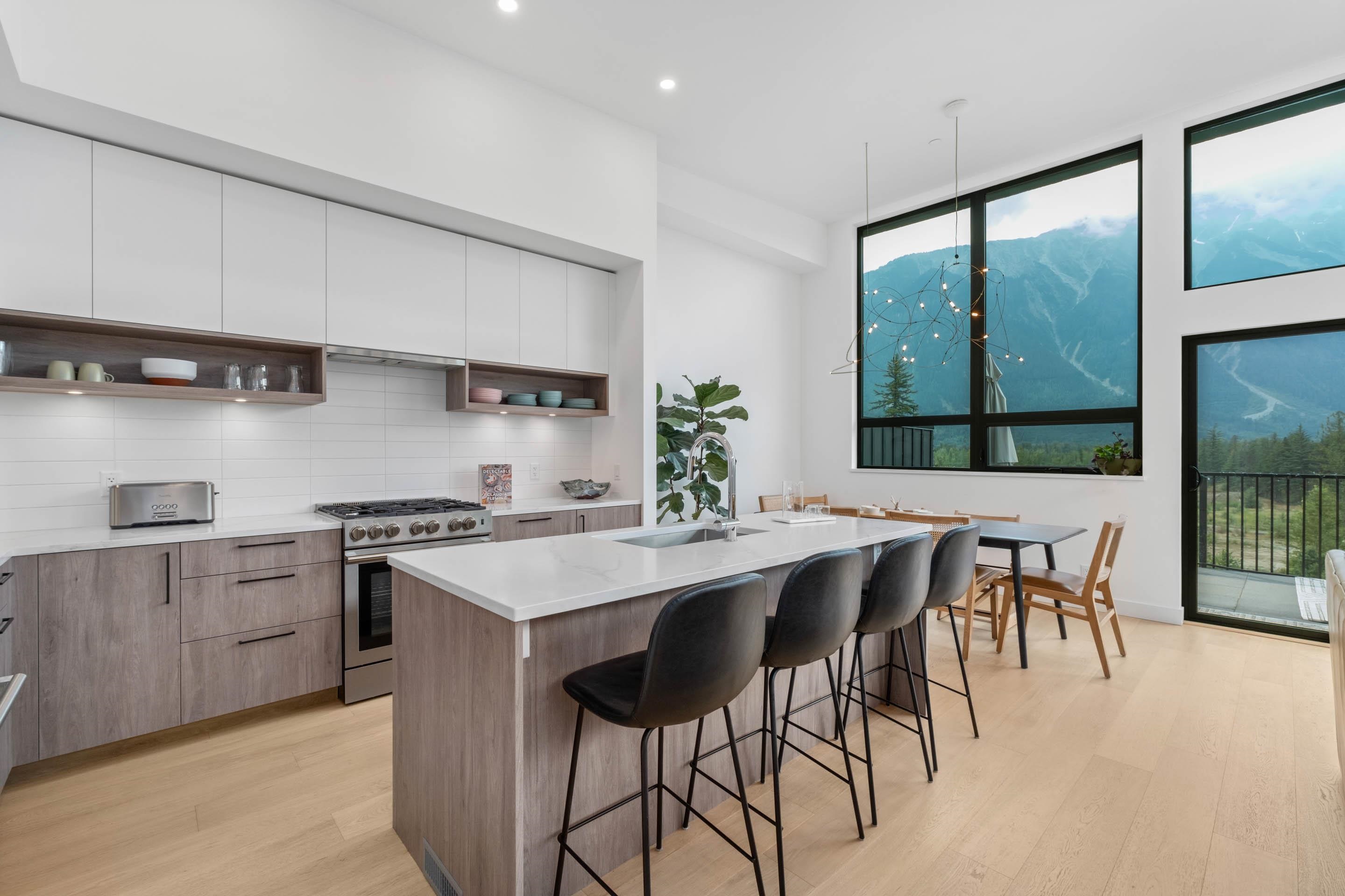 7 4000 SUNSTONE WAY Unit: 7