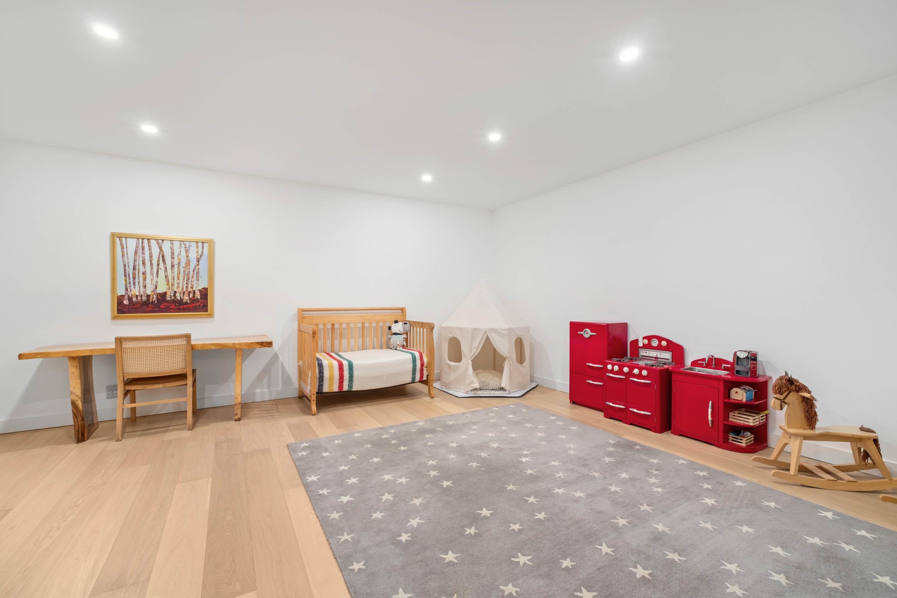 7 4000 SUNSTONE WAY Unit: 7