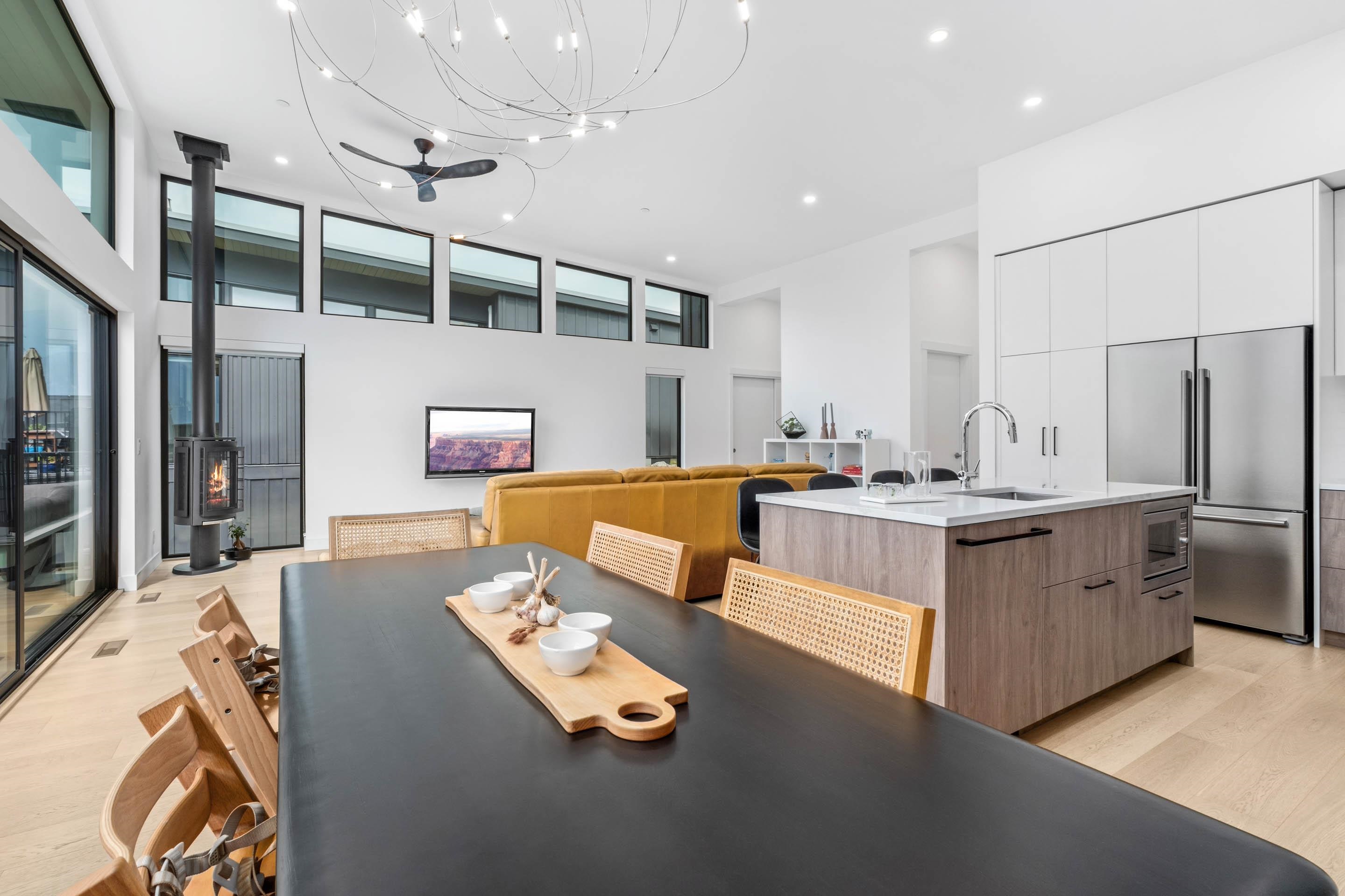 7 4000 SUNSTONE WAY Unit: 7
