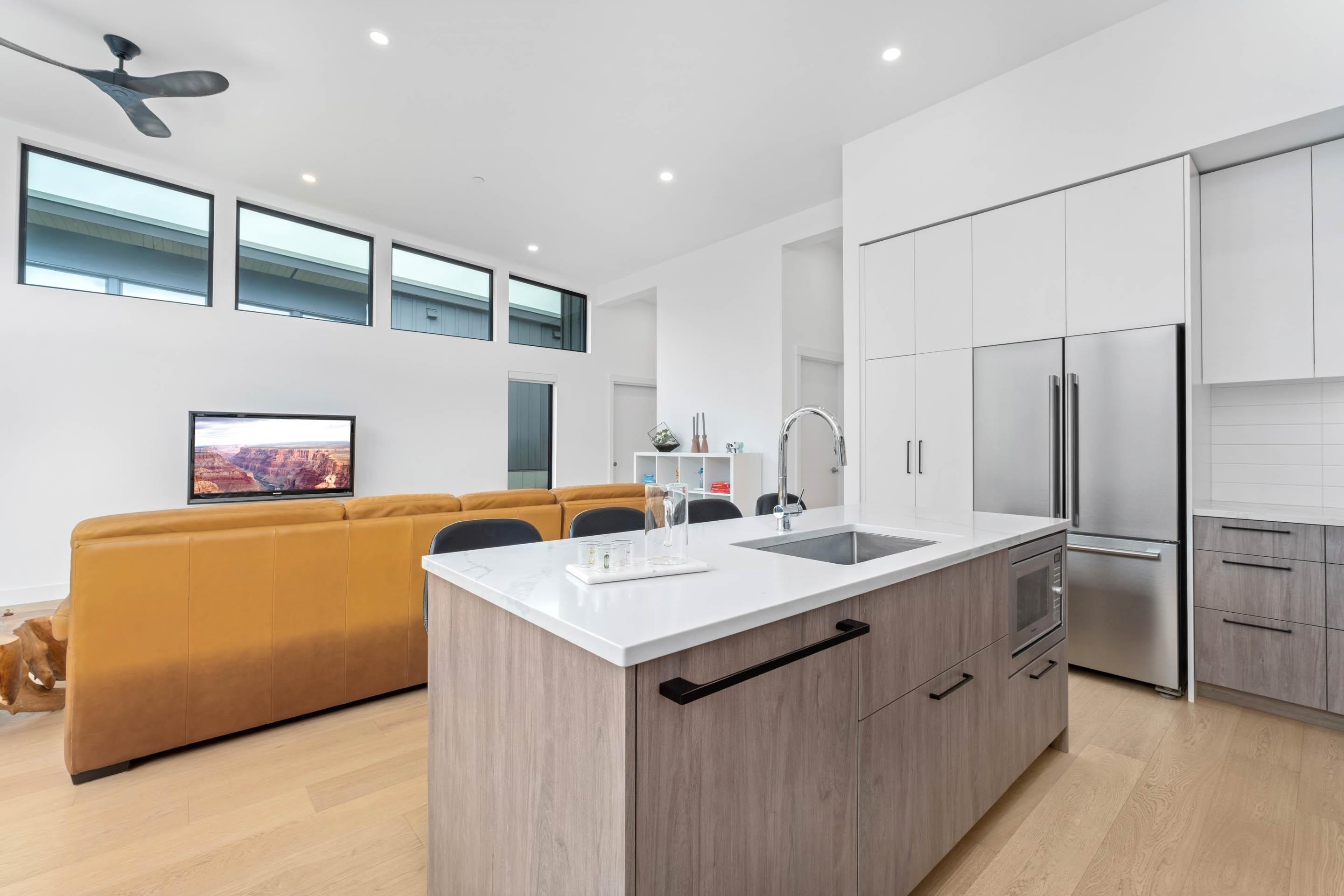 7 4000 SUNSTONE WAY Unit: 7