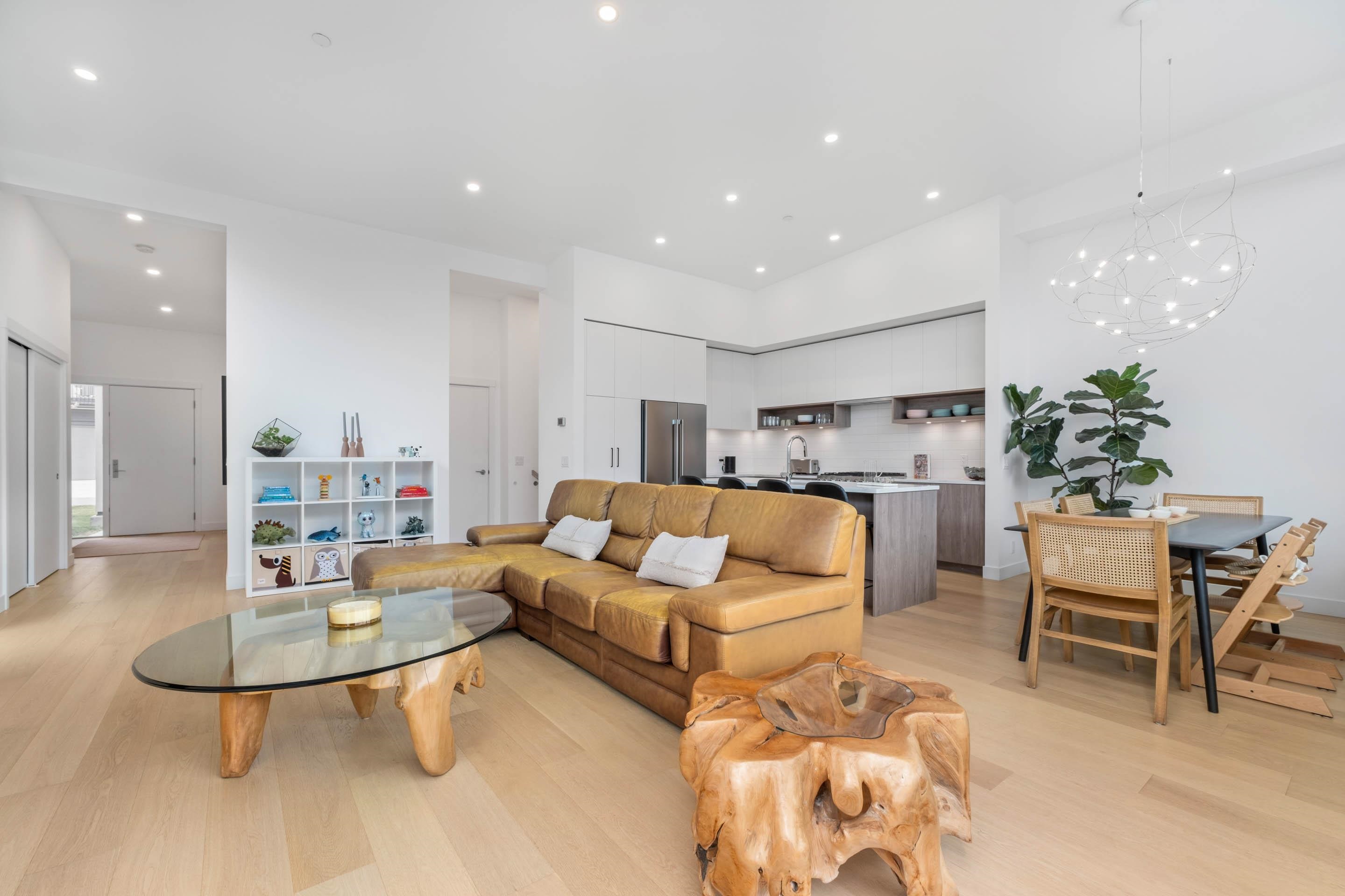 7 4000 SUNSTONE WAY Unit: 7