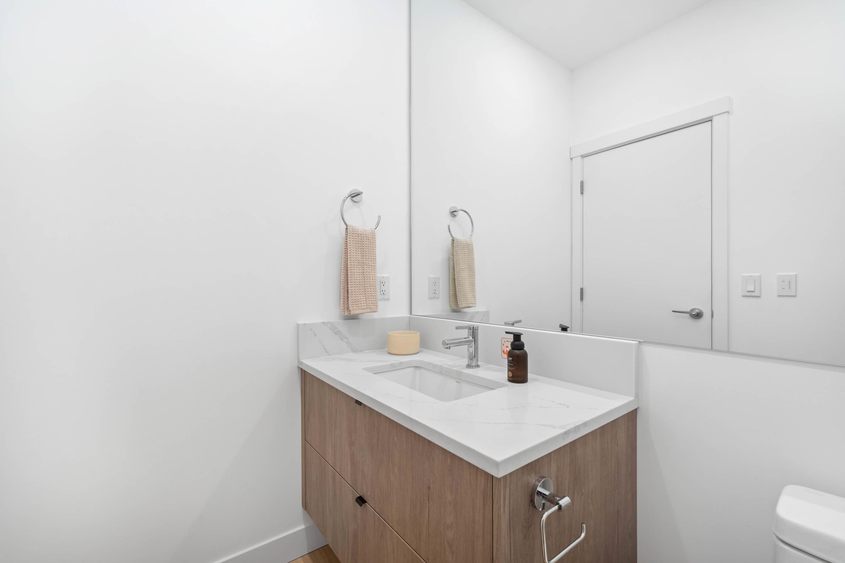 7 4000 SUNSTONE WAY Unit: 7