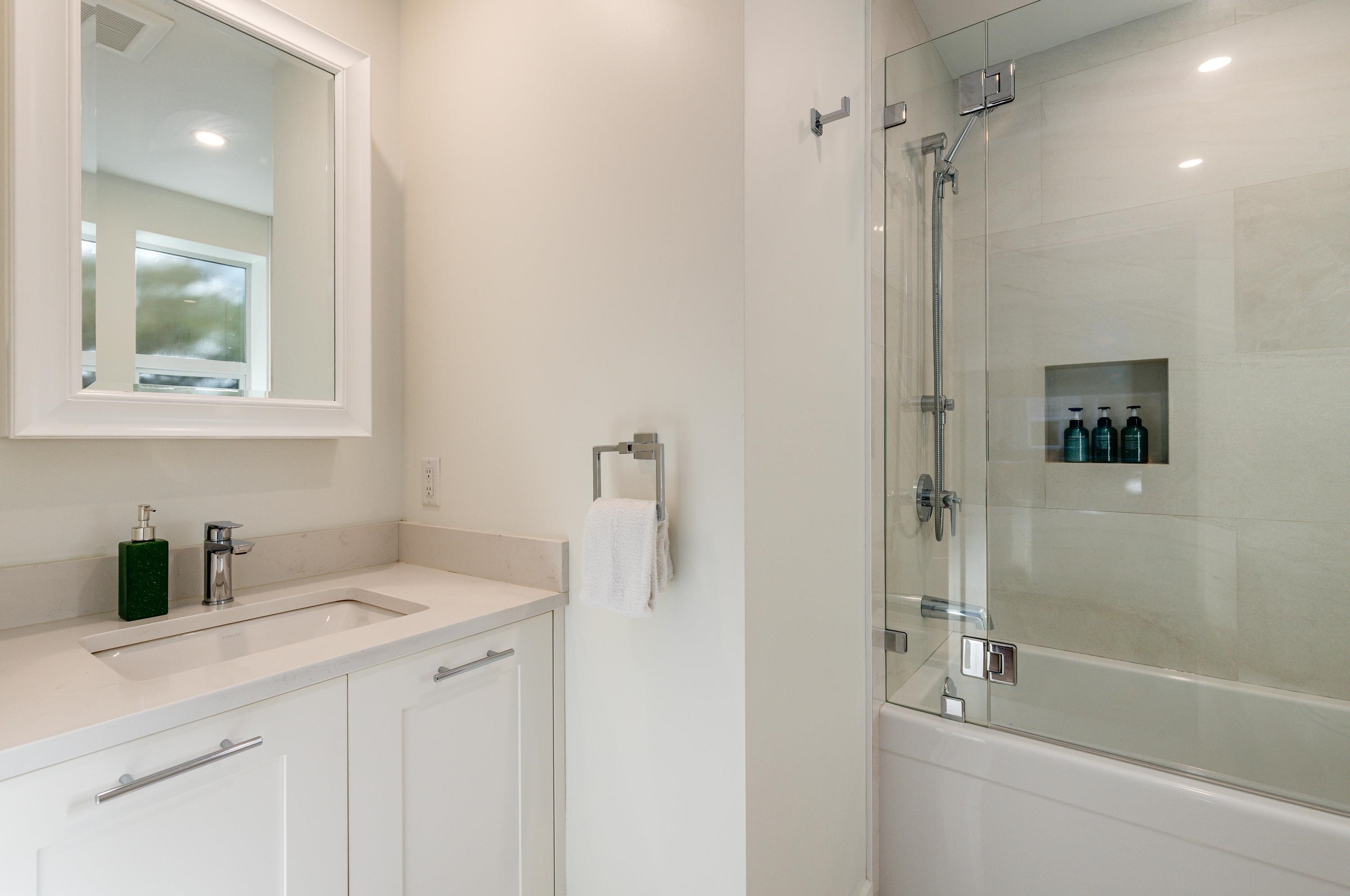 209 4865 PAINTED CLIFF ROAD Unit: 209