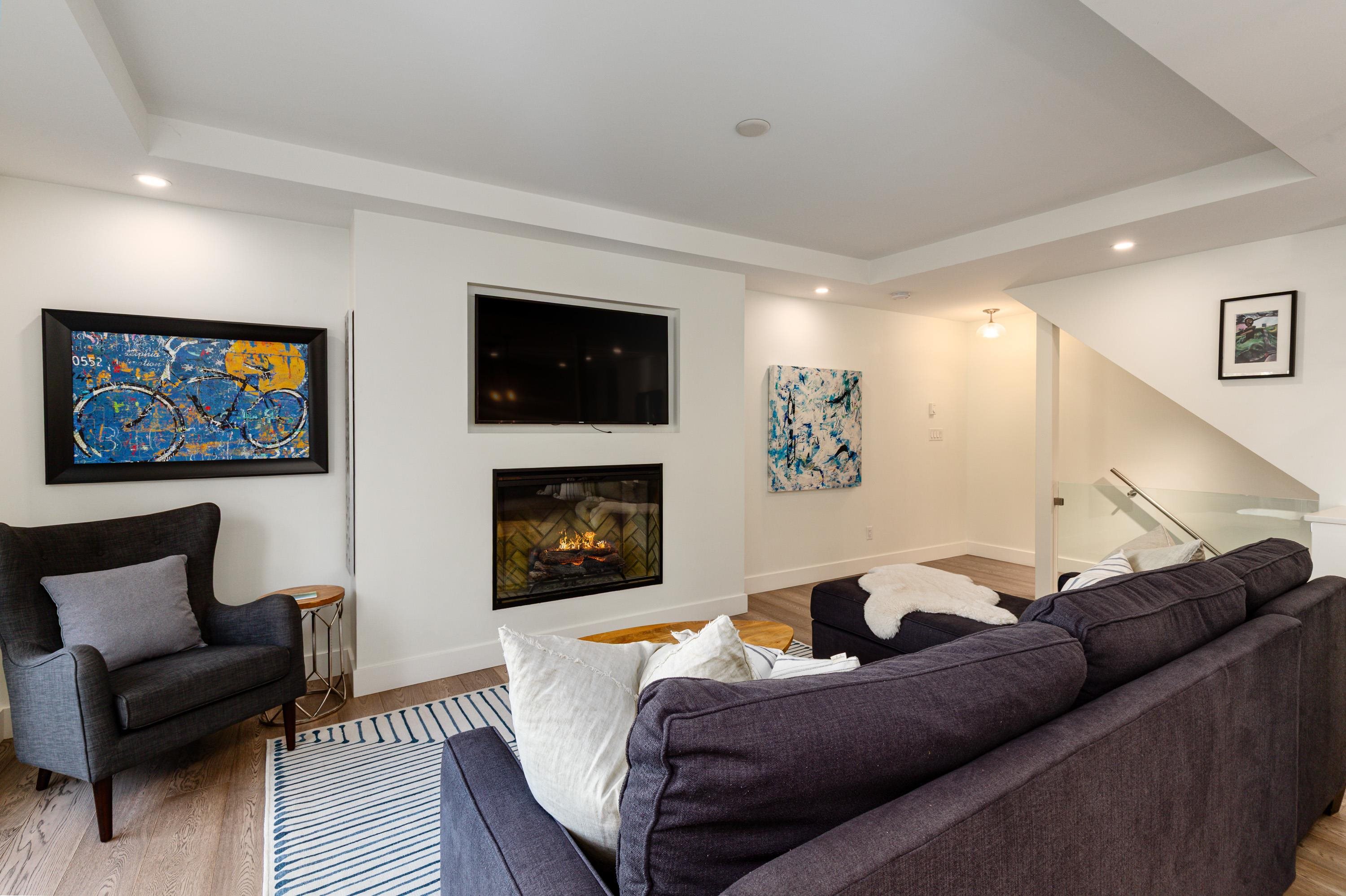 209 4865 PAINTED CLIFF ROAD Unit: 209