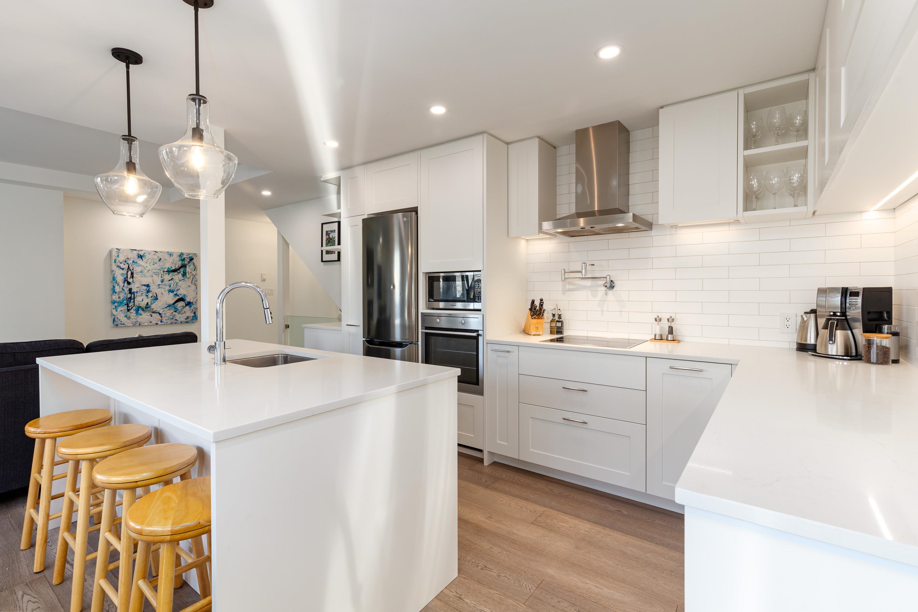 209 4865 PAINTED CLIFF ROAD Unit: 209