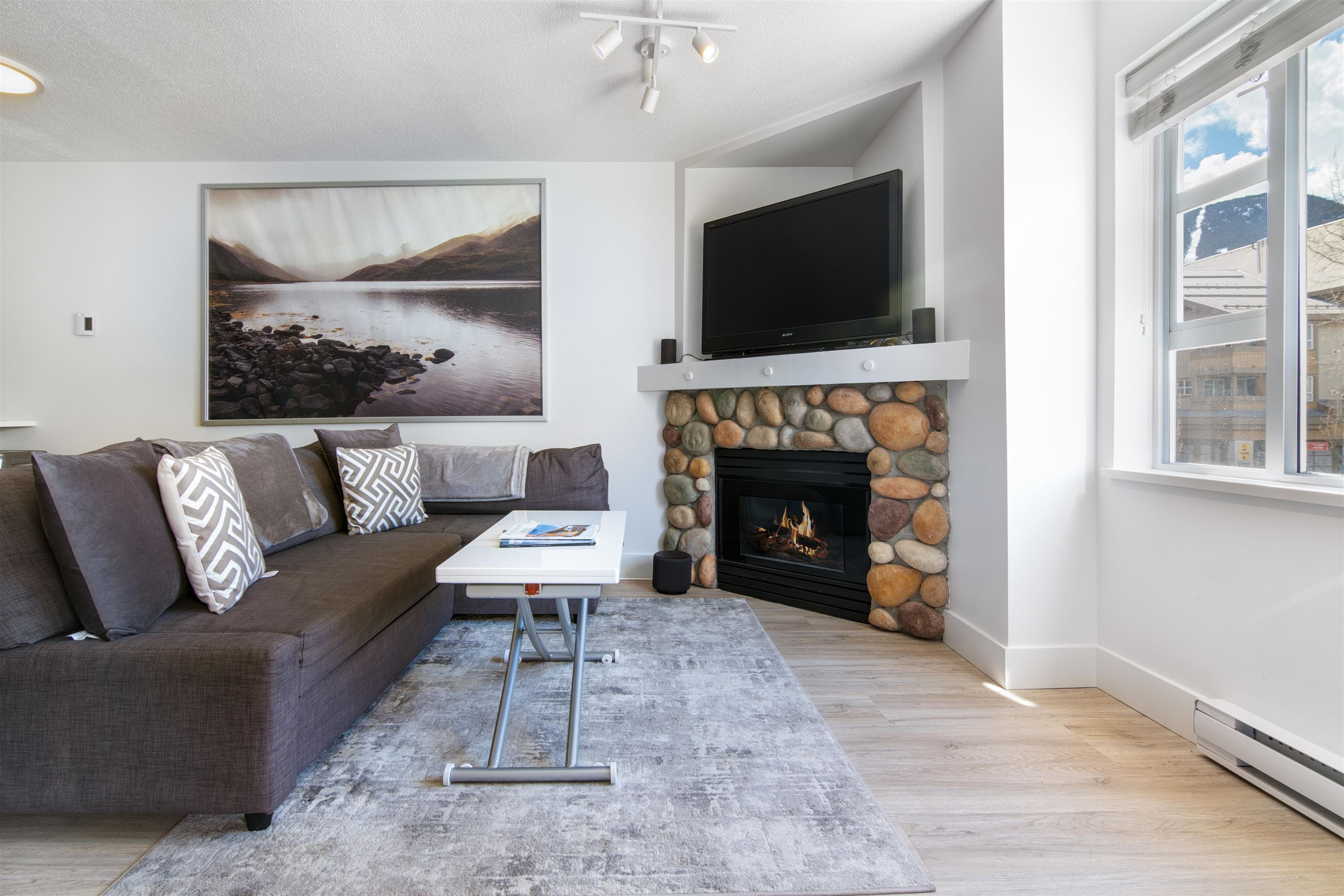 204 4360 LORIMER ROAD Unit: 204
