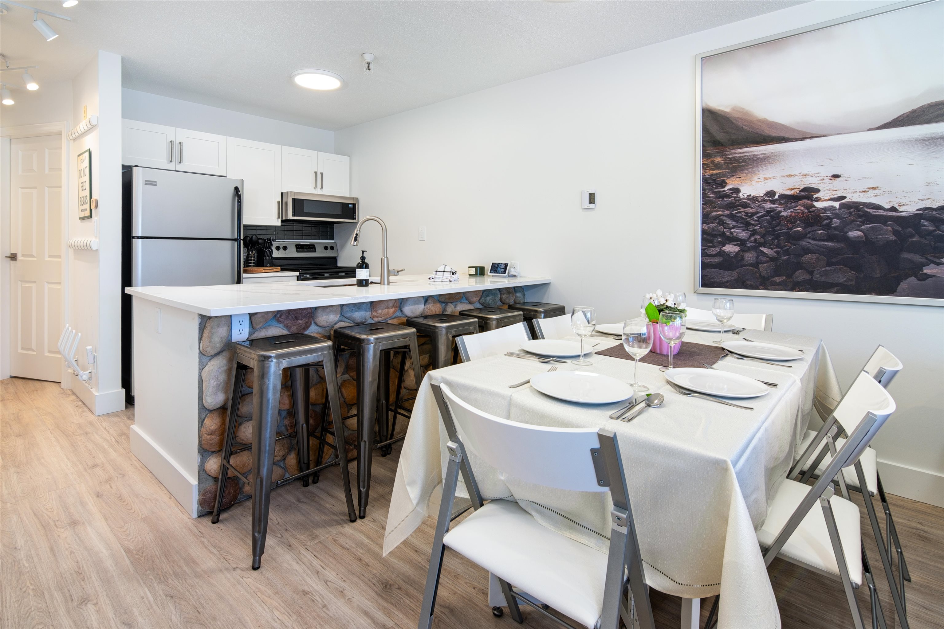 204 4360 LORIMER ROAD Unit: 204