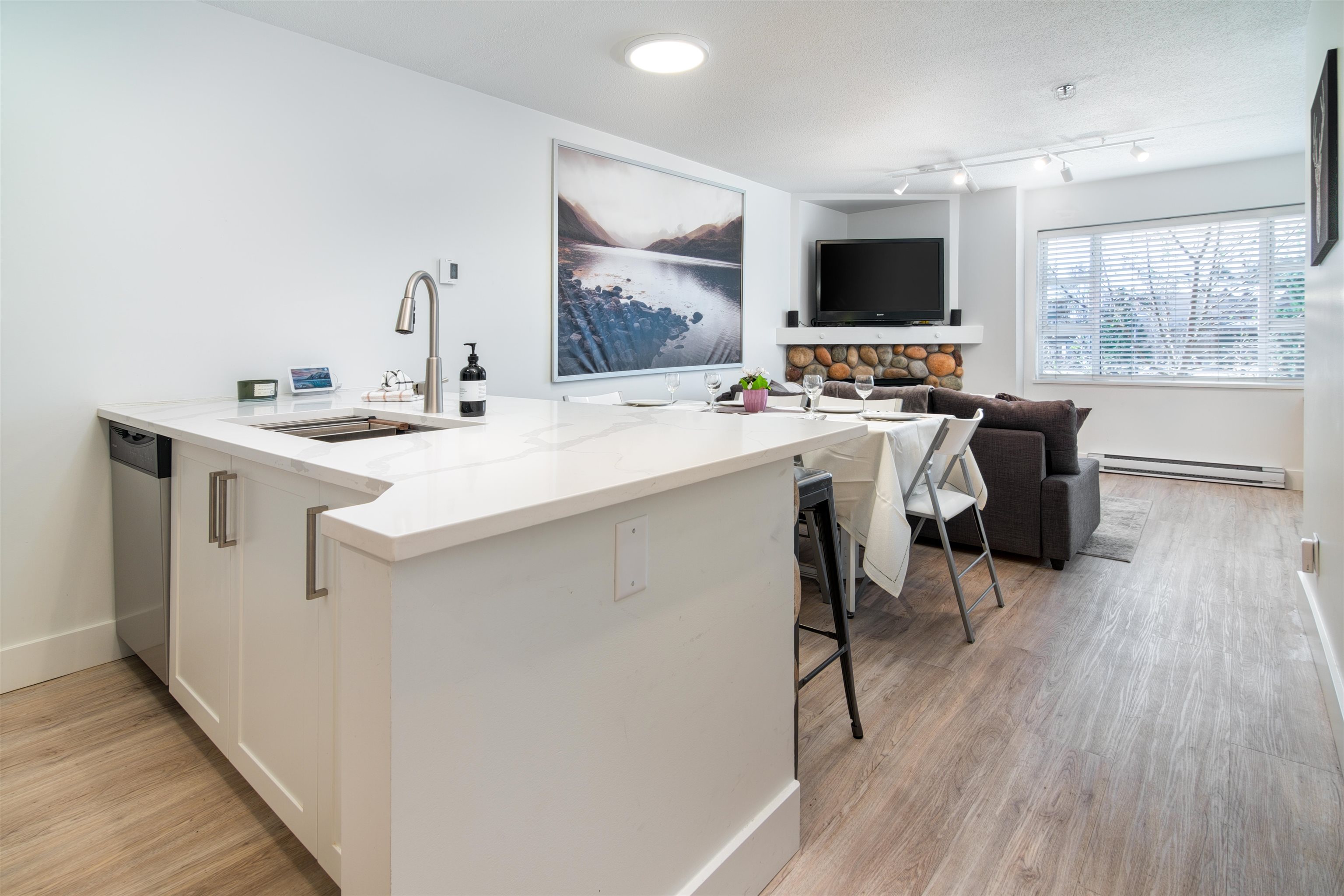 204 4360 LORIMER ROAD Unit: 204