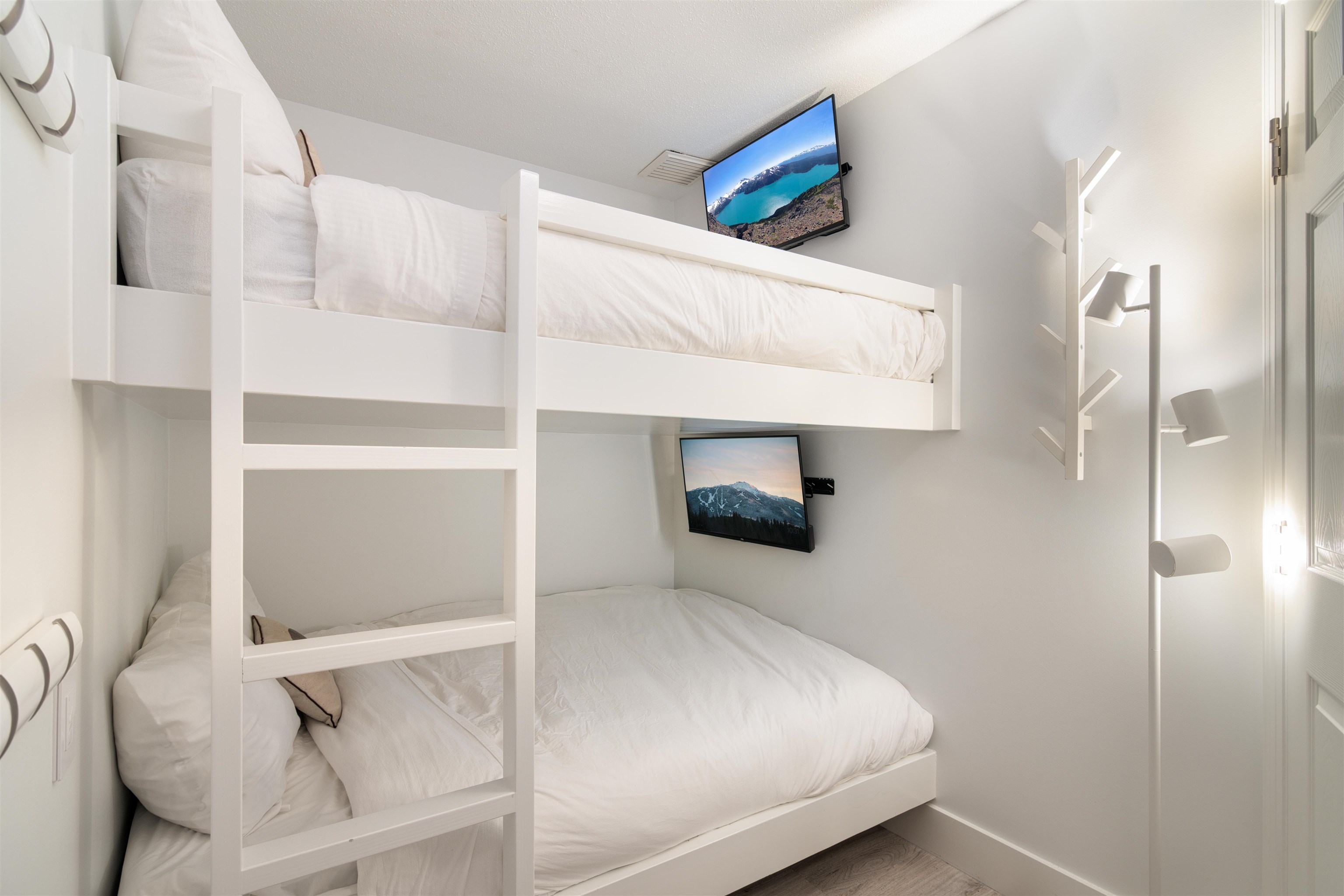 204 4360 LORIMER ROAD Unit: 204