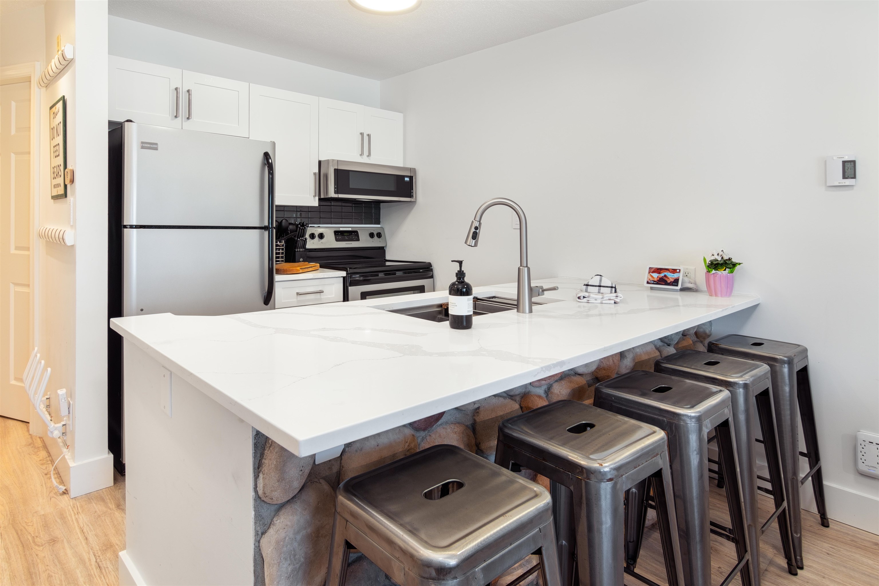 204 4360 LORIMER ROAD Unit: 204