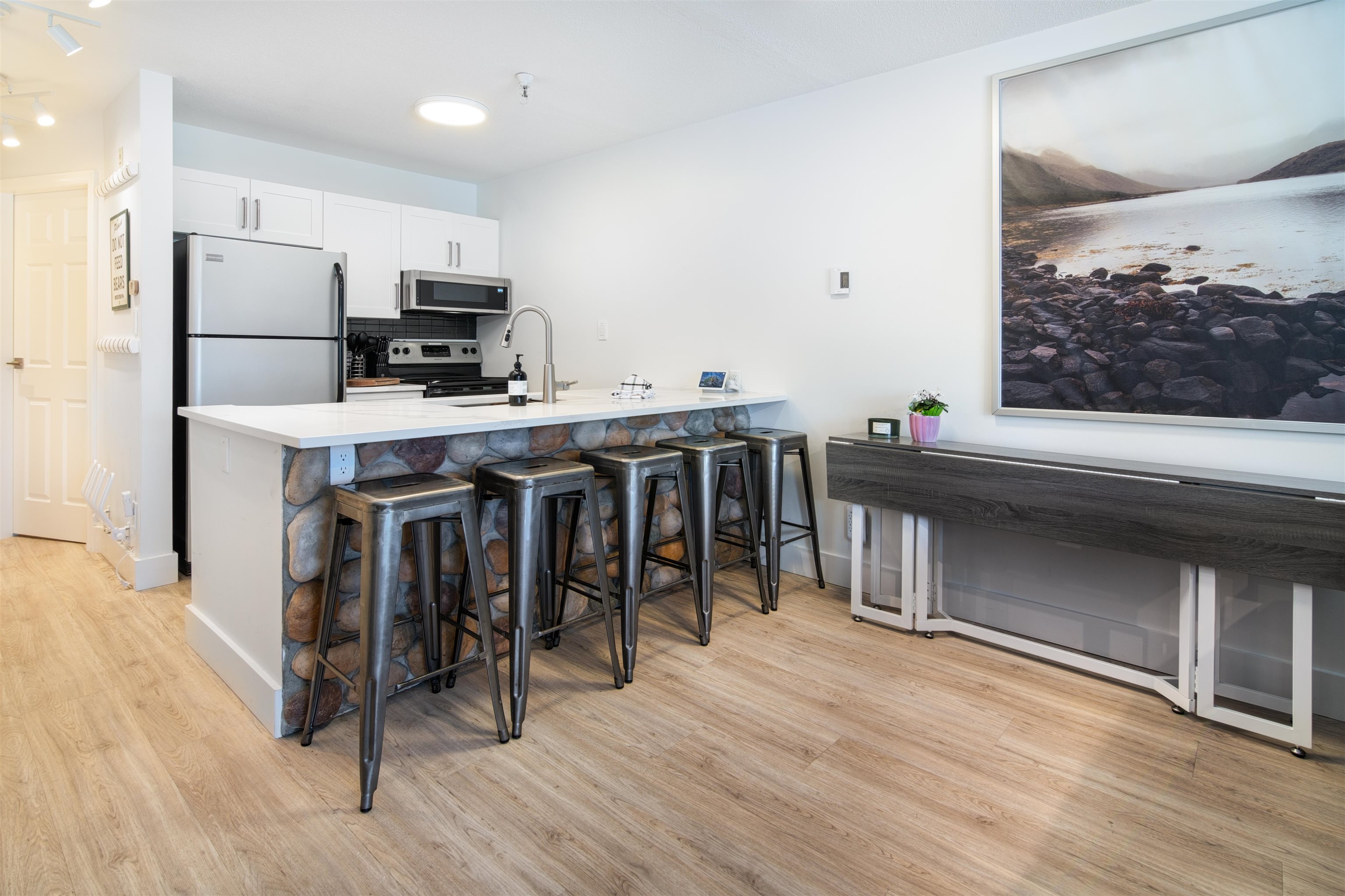 204 4360 LORIMER ROAD Unit: 204