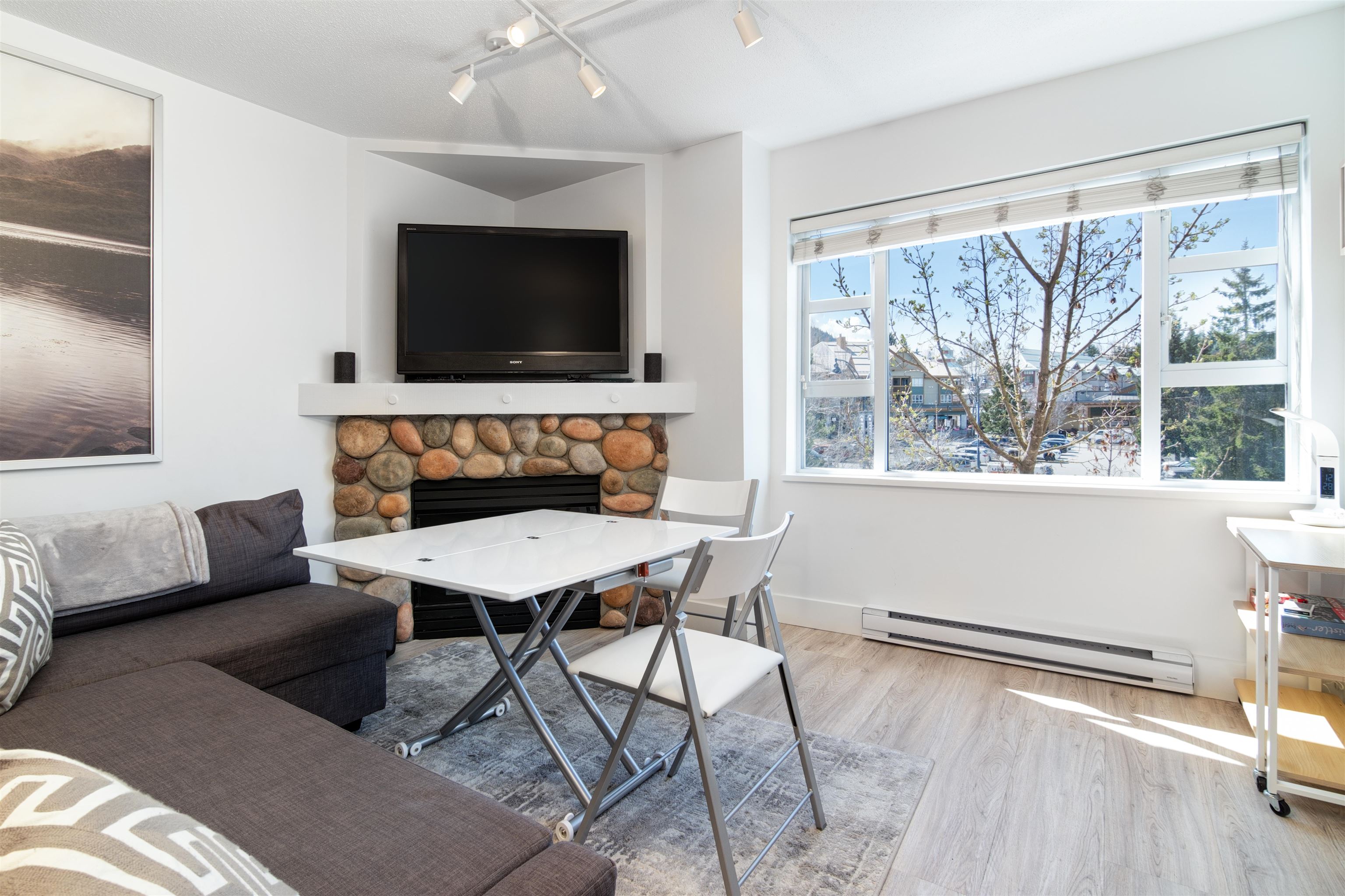 204 4360 LORIMER ROAD Unit: 204