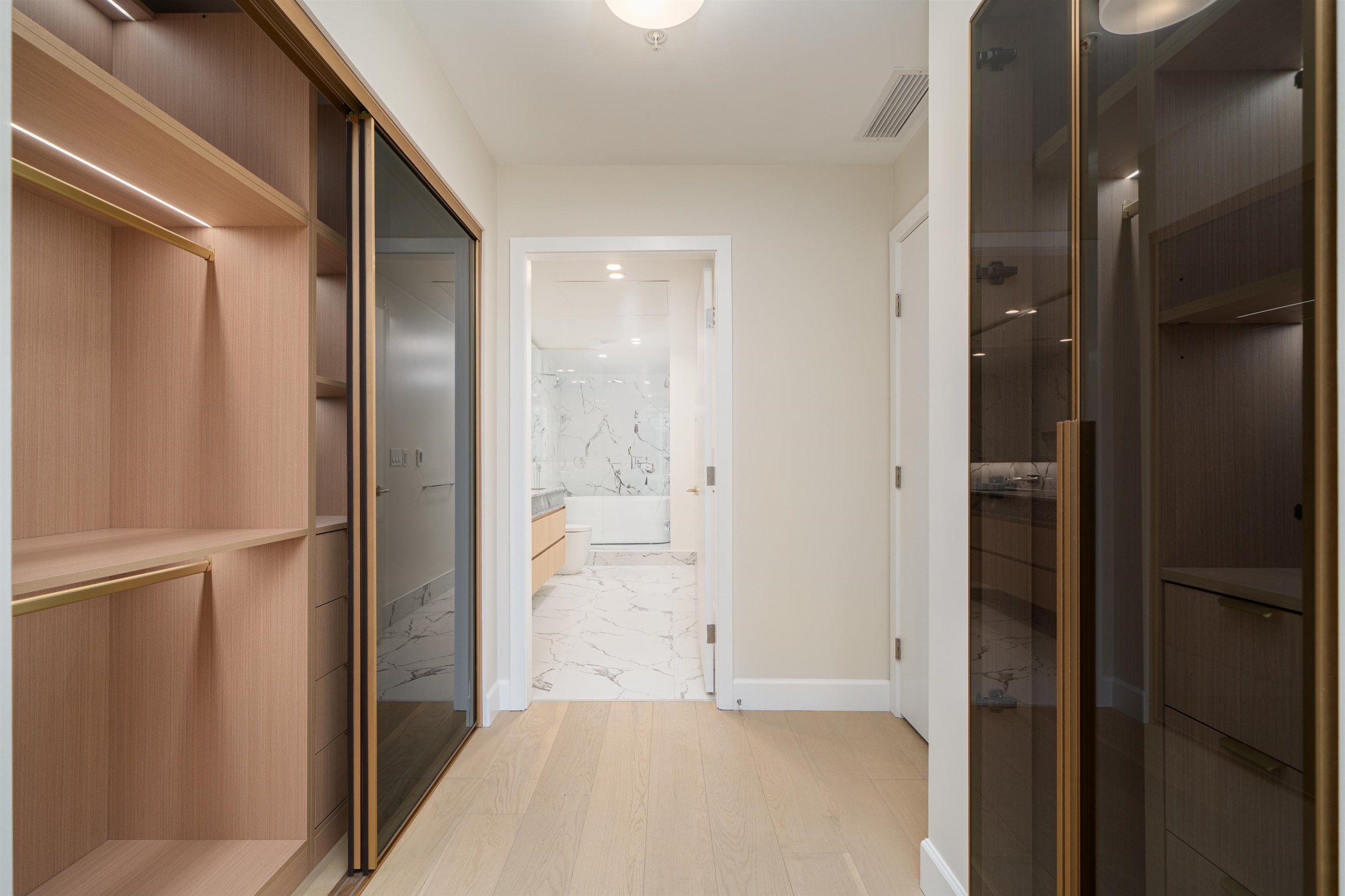 303 3668 W 10TH AVENUE Unit: 303