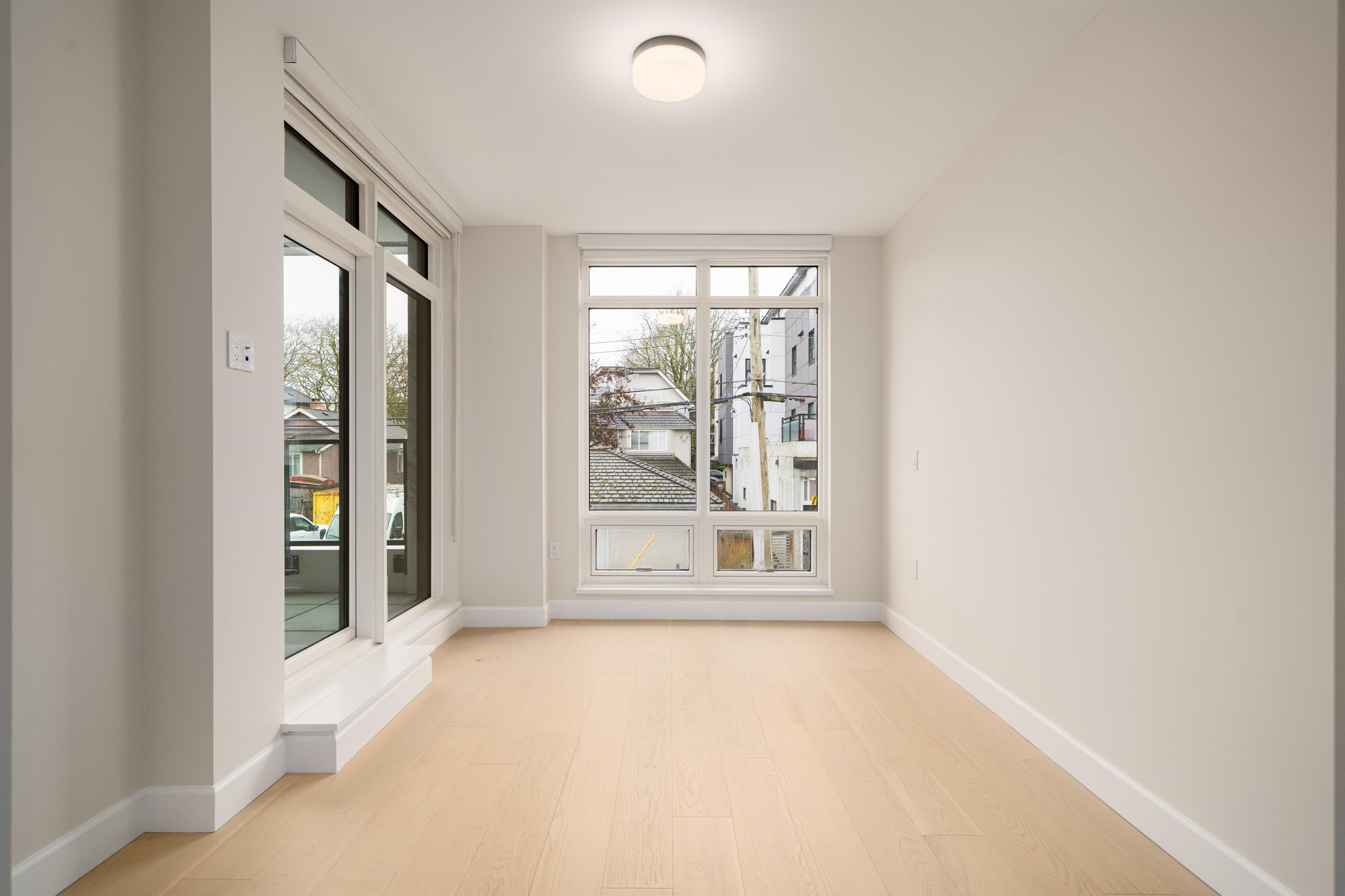 303 3668 W 10TH AVENUE Unit: 303
