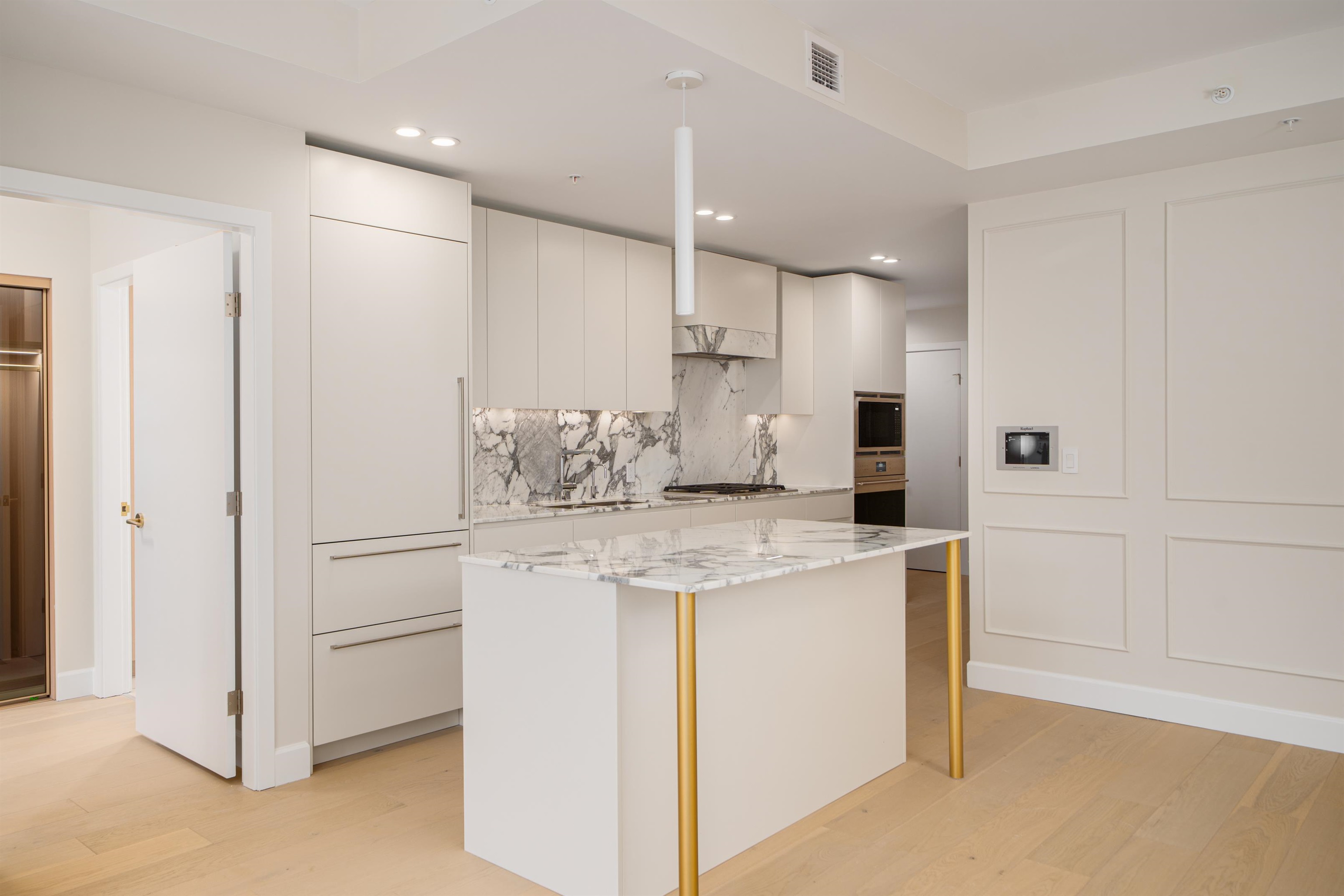 303 3668 W 10TH AVENUE Unit: 303