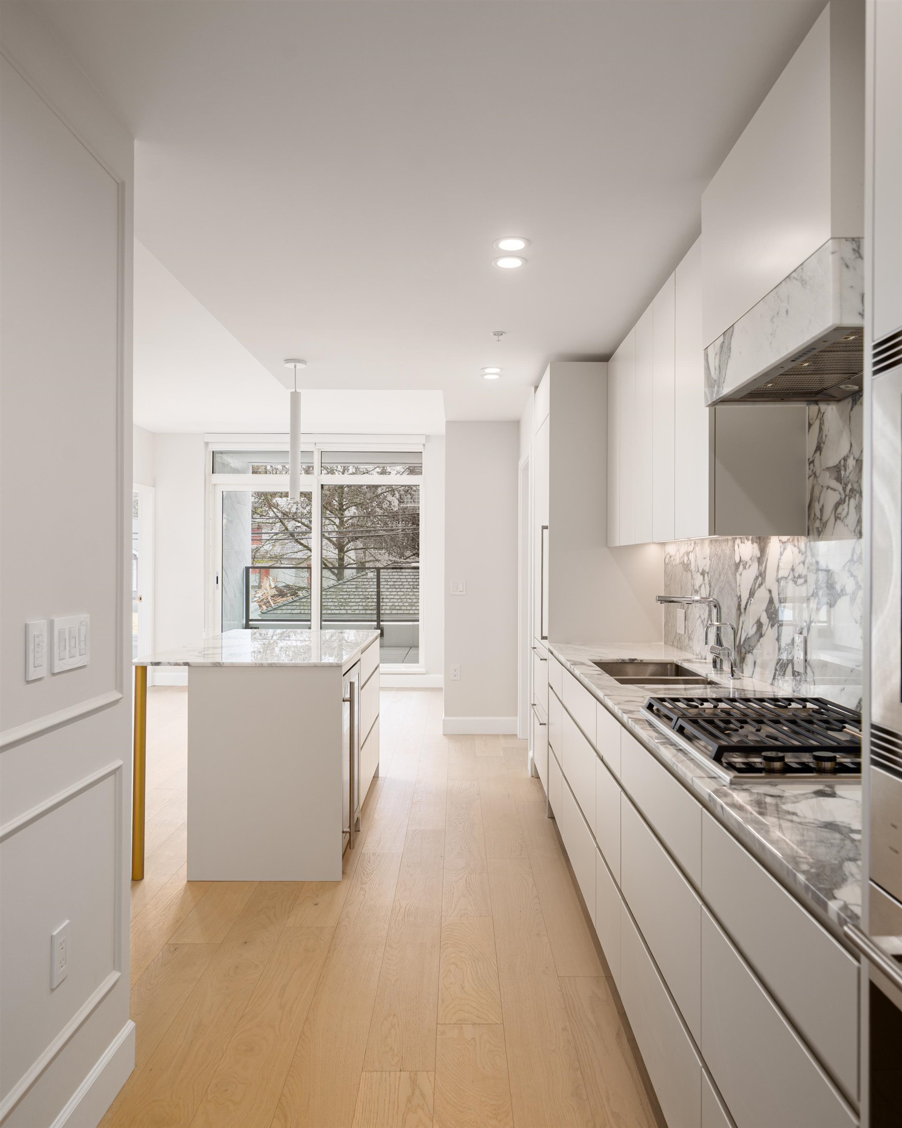 303 3668 W 10TH AVENUE Unit: 303