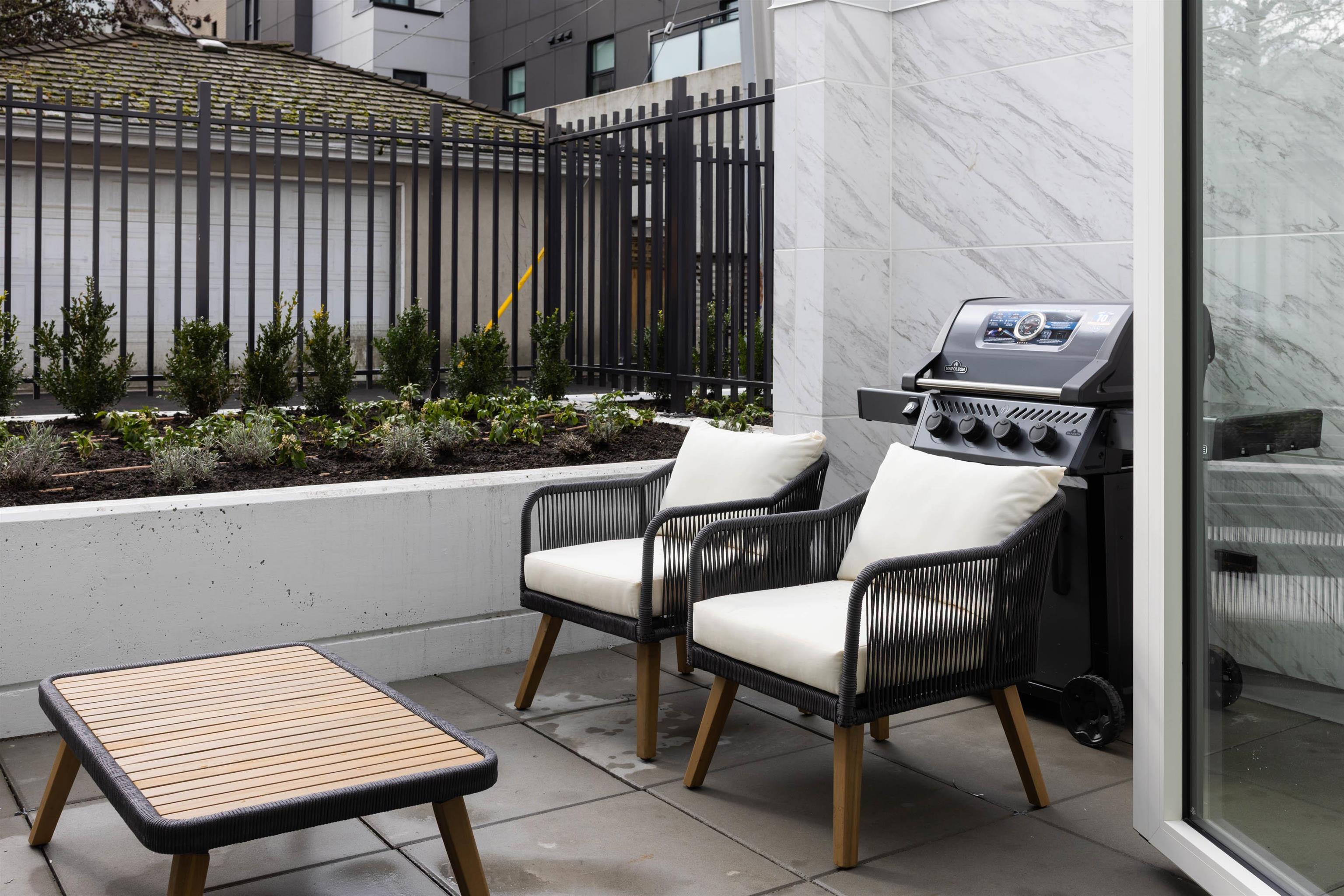 303 3668 W 10TH AVENUE Unit: 303