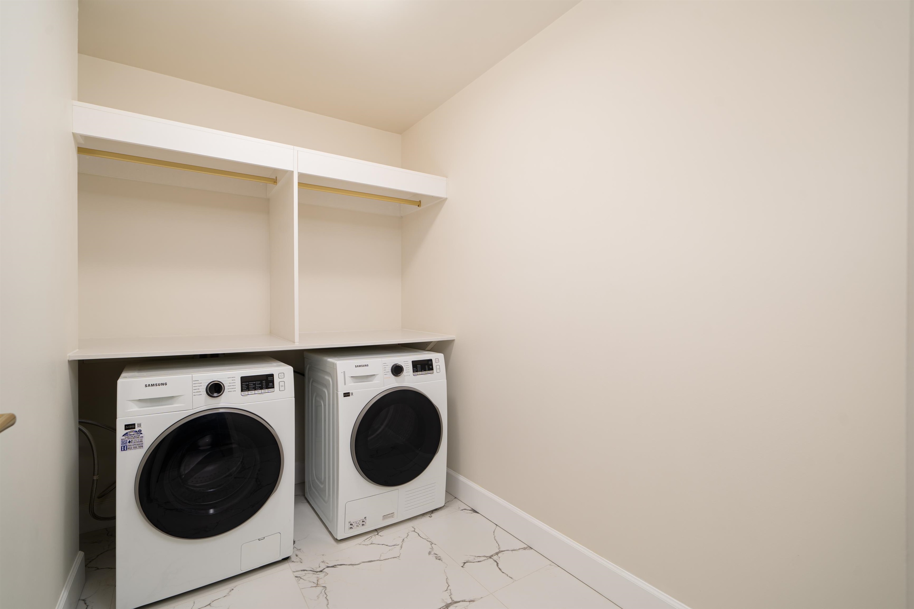 303 3668 W 10TH AVENUE Unit: 303