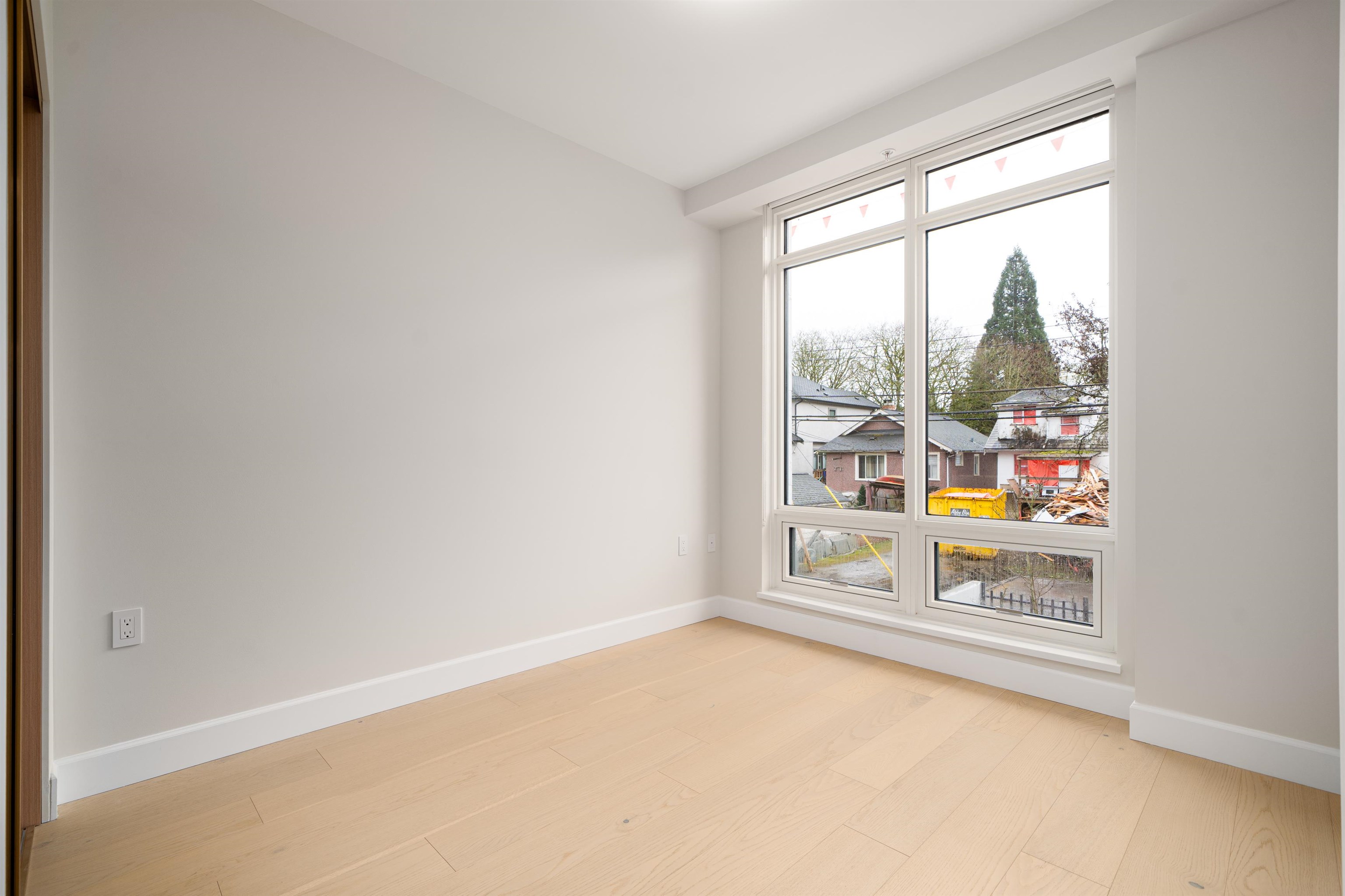 303 3668 W 10TH AVENUE Unit: 303