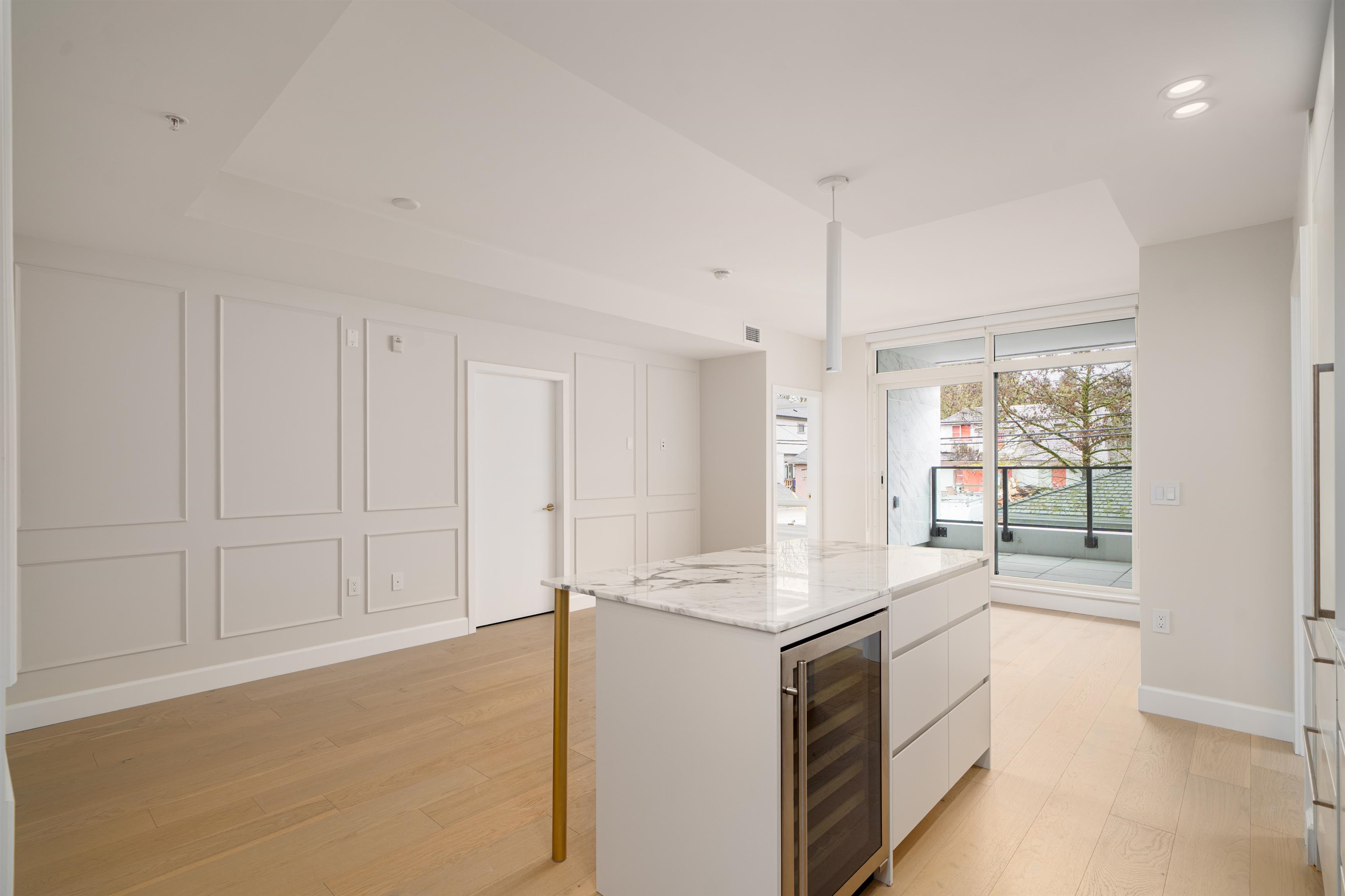 303 3668 W 10TH AVENUE Unit: 303