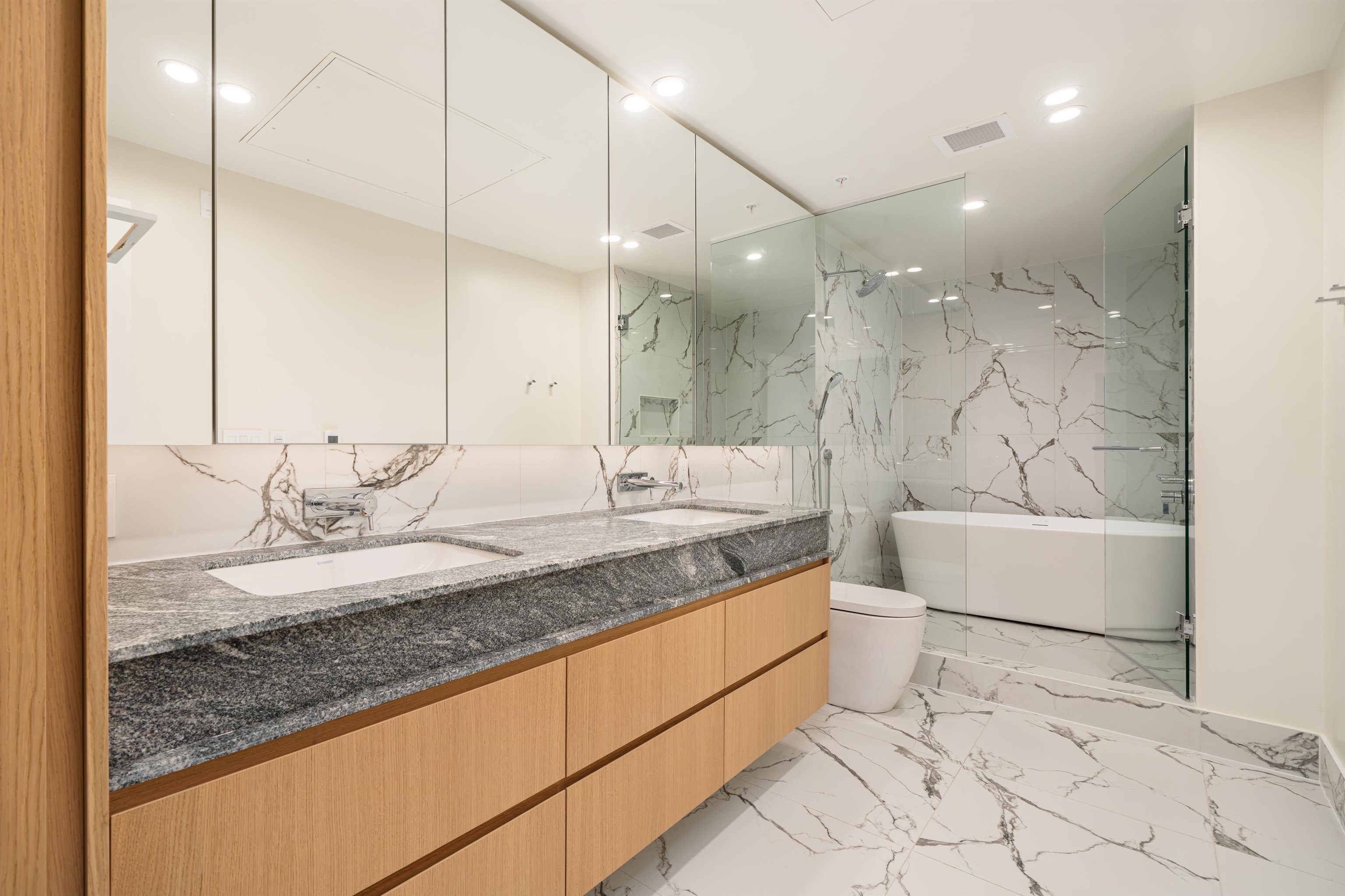 303 3668 W 10TH AVENUE Unit: 303