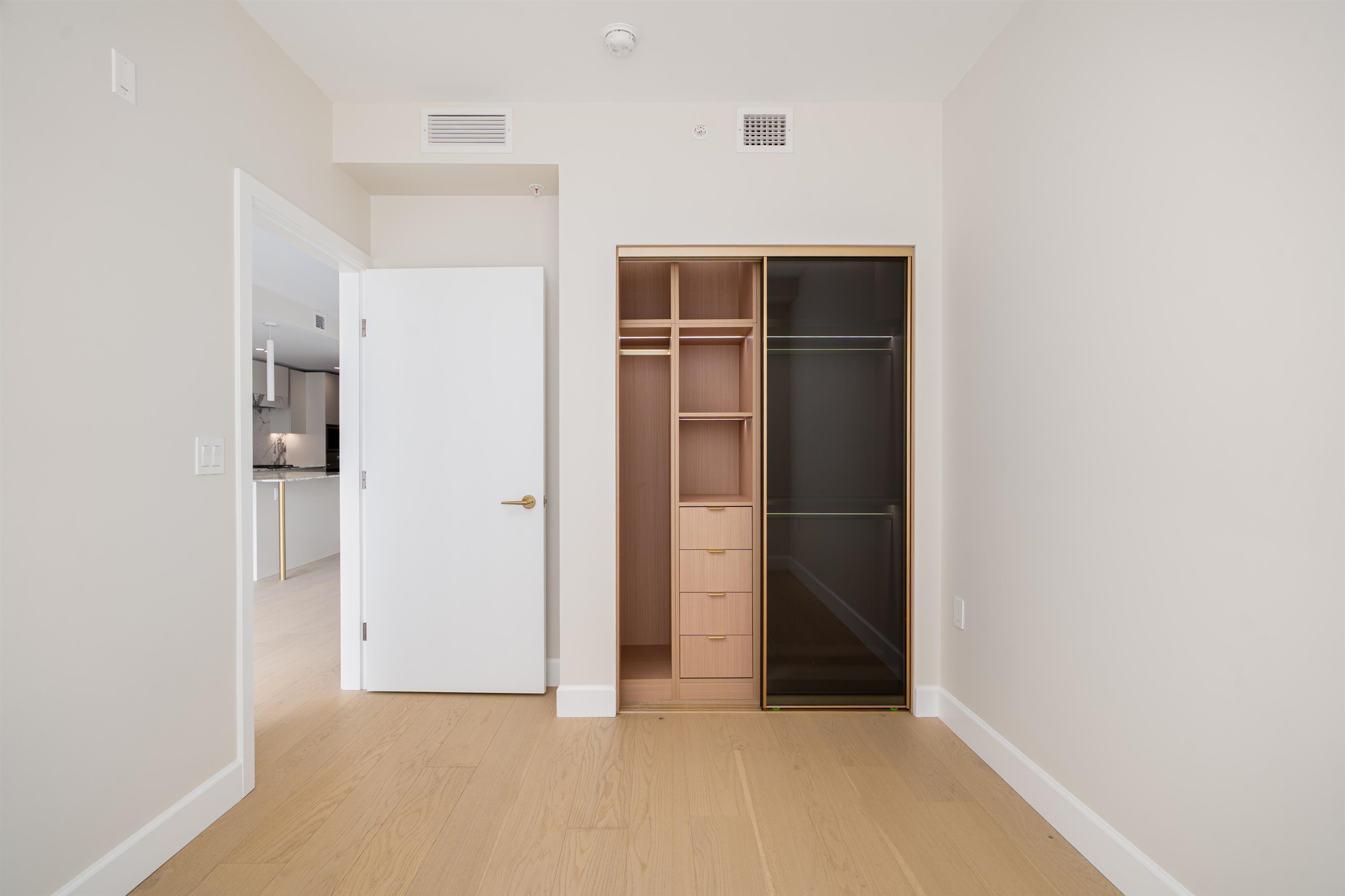 303 3668 W 10TH AVENUE Unit: 303