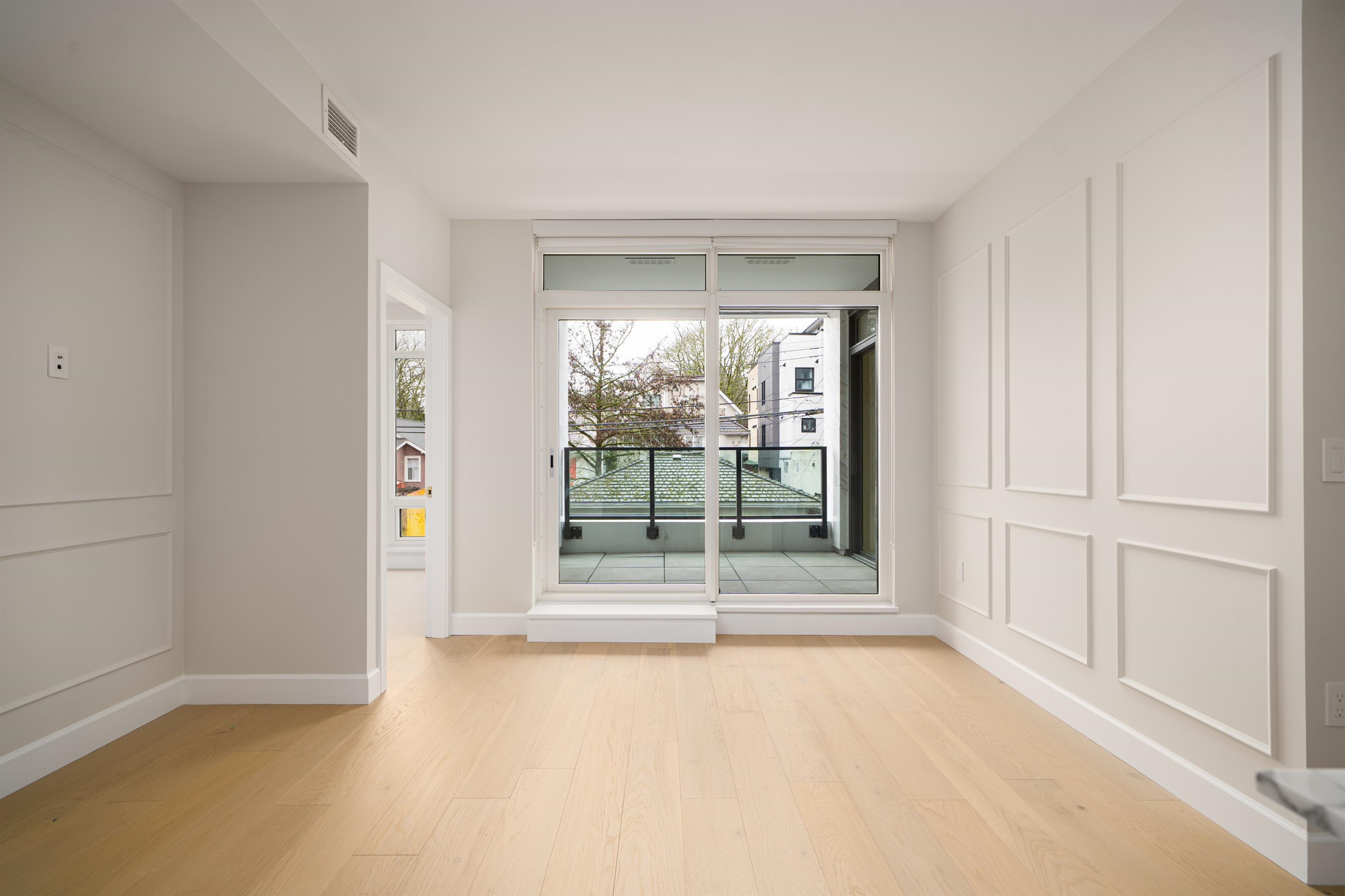 303 3668 W 10TH AVENUE Unit: 303