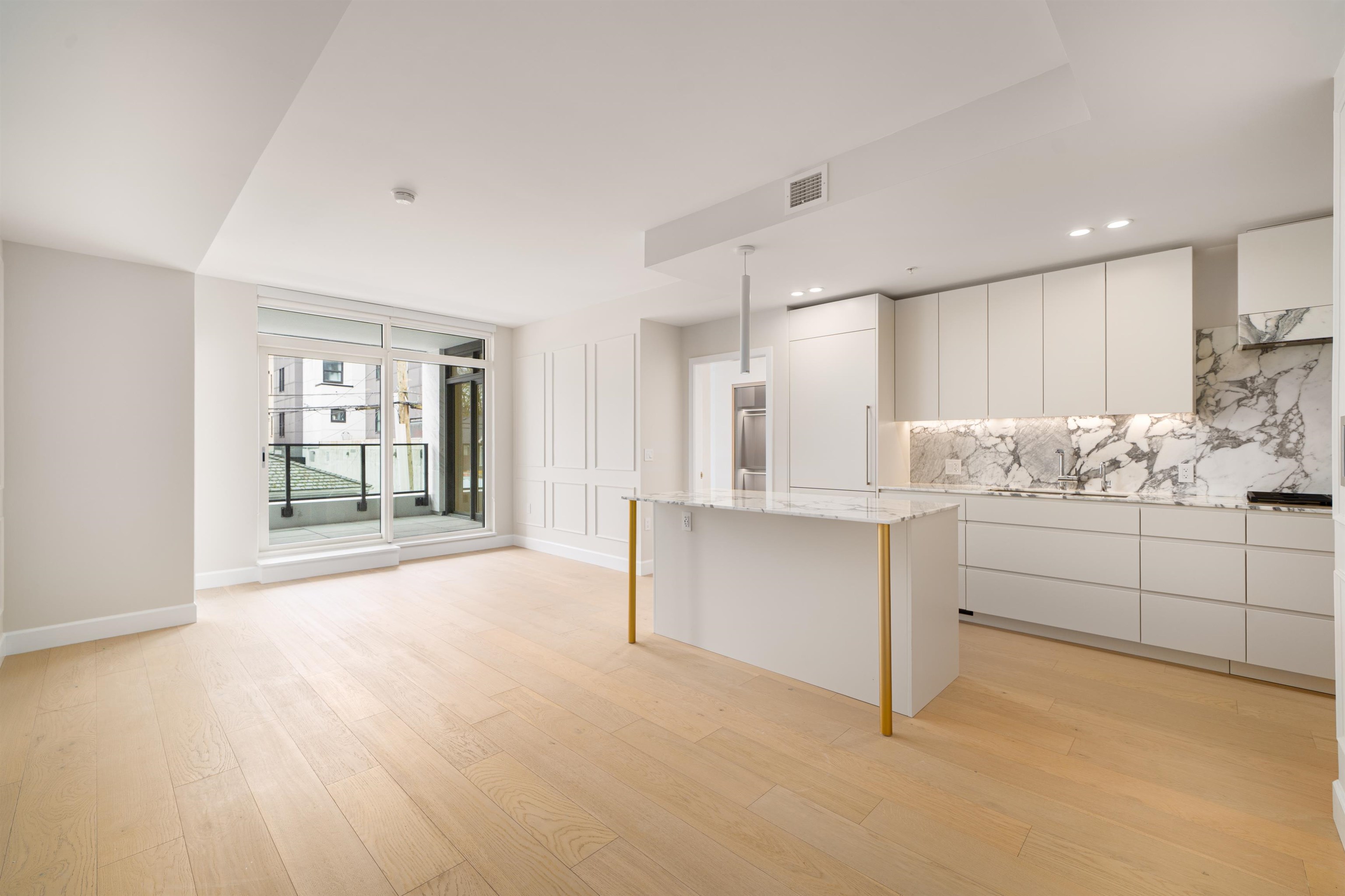 303 3668 W 10TH AVENUE Unit: 303