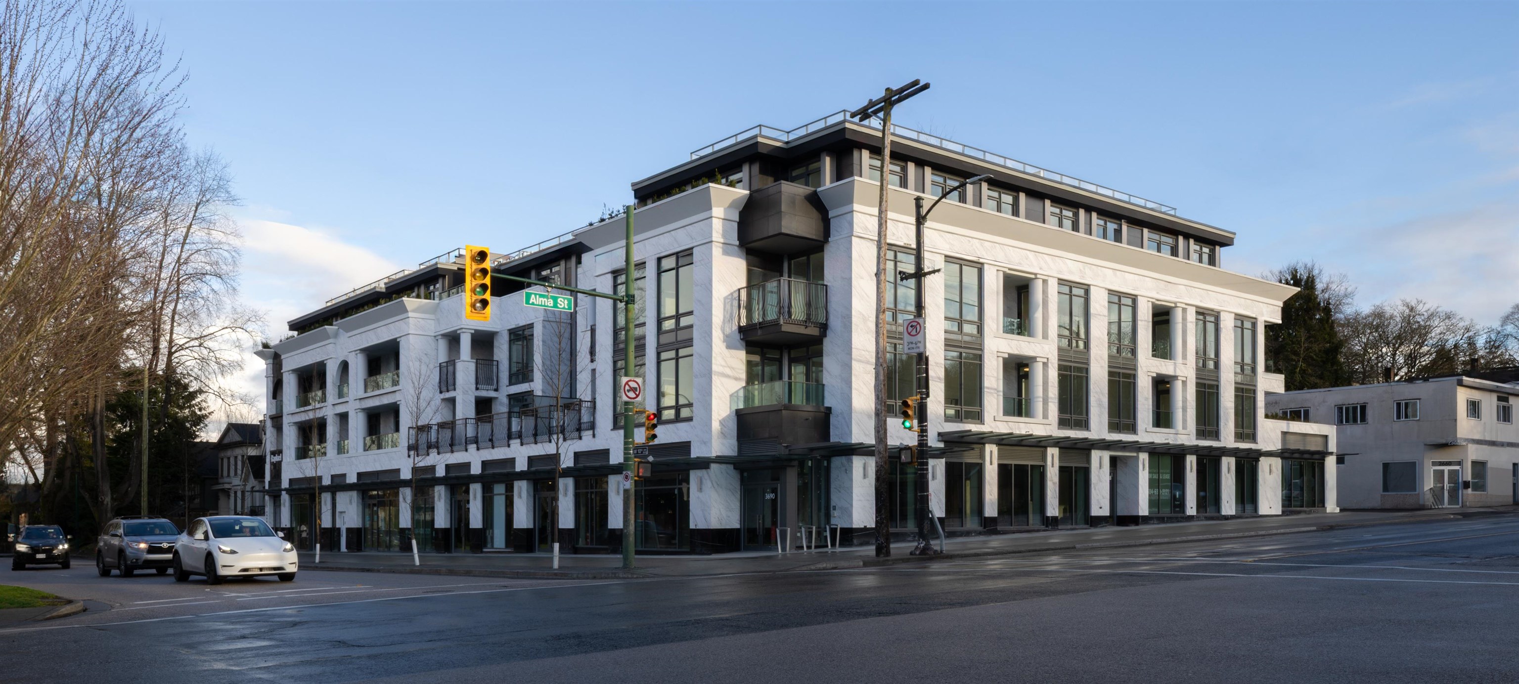 303 3668 W 10TH AVENUE Unit: 303