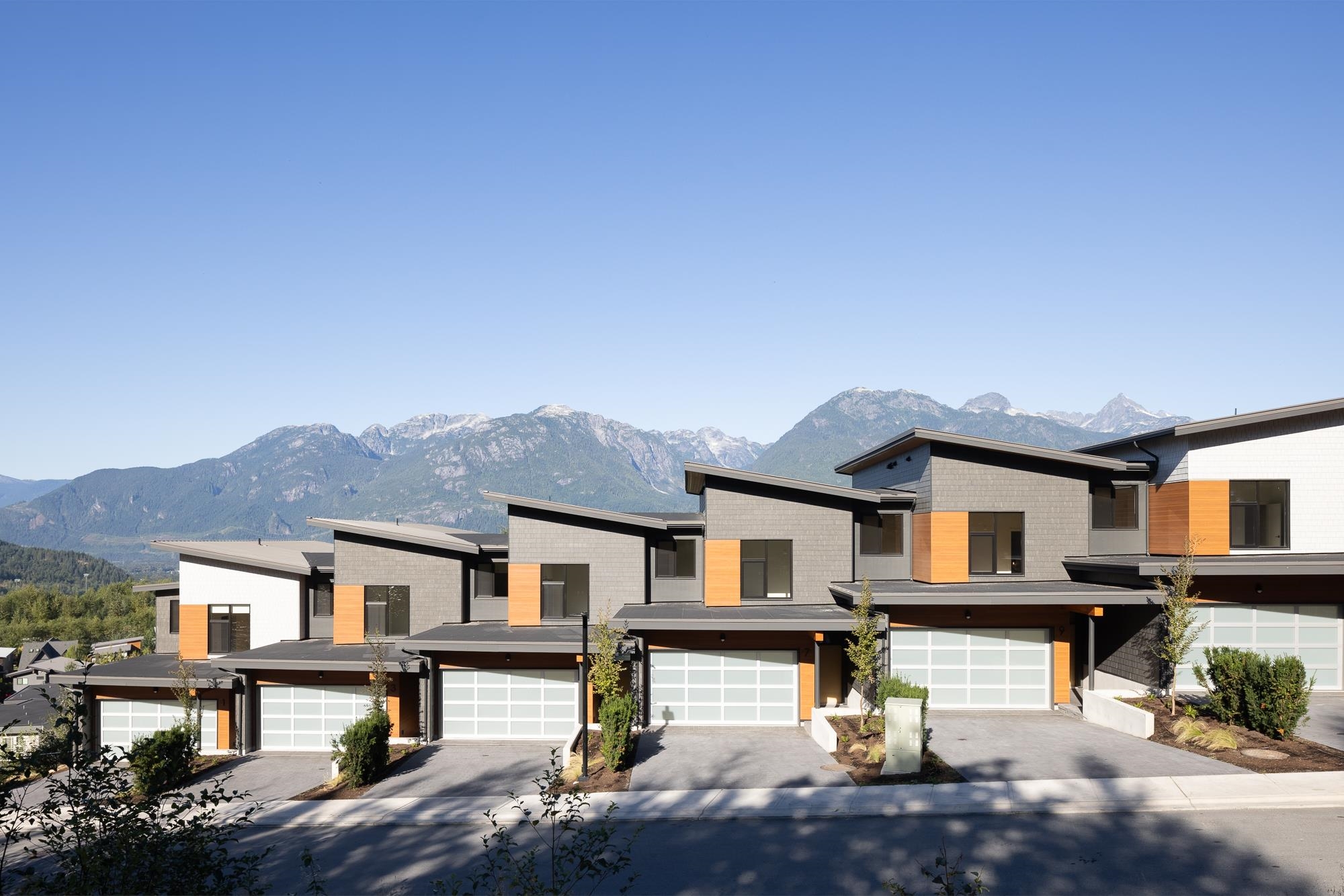 11 3407 MAMQUAM ROAD Unit: 11