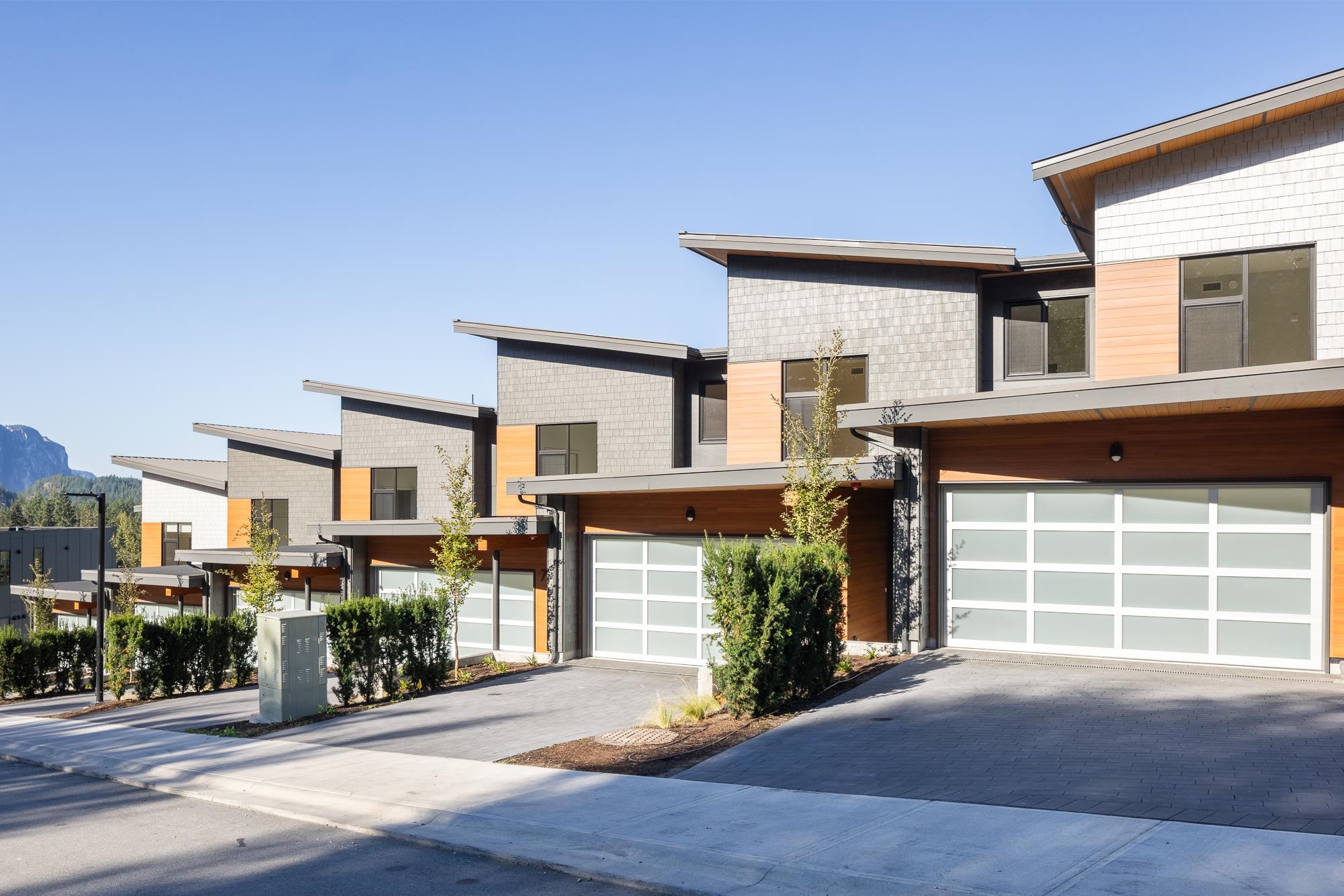 11 3407 MAMQUAM ROAD Unit: 11