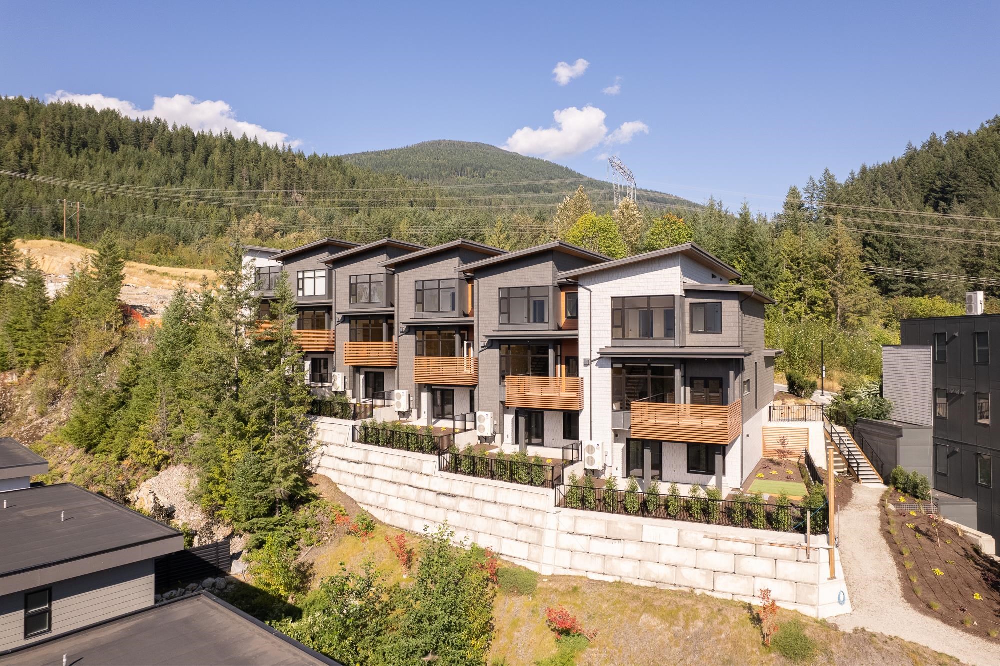 11 3407 MAMQUAM ROAD Unit: 11
