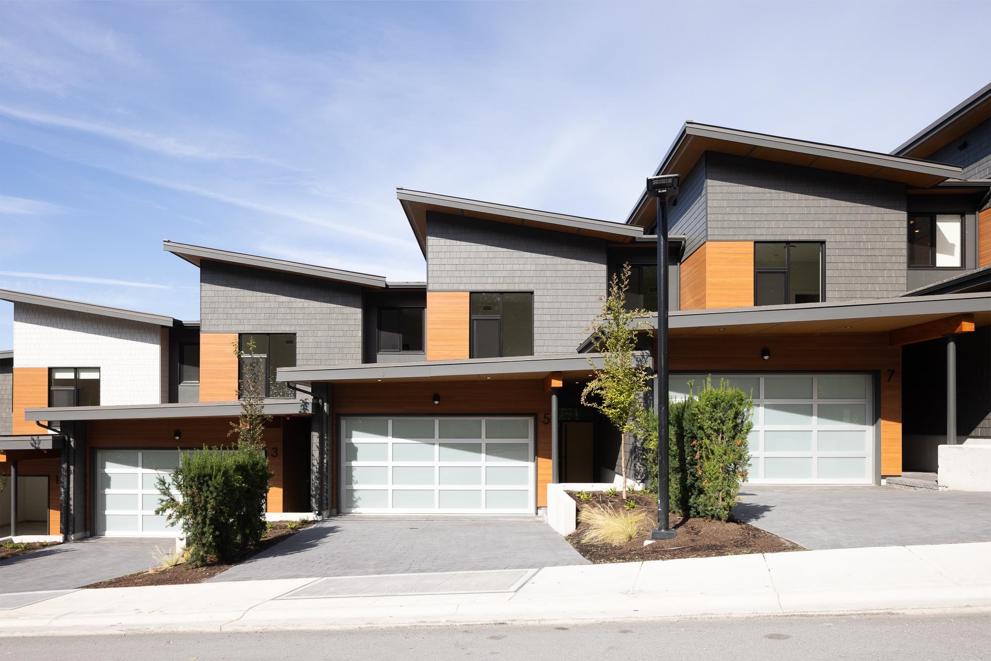 11 3407 MAMQUAM ROAD Unit: 11