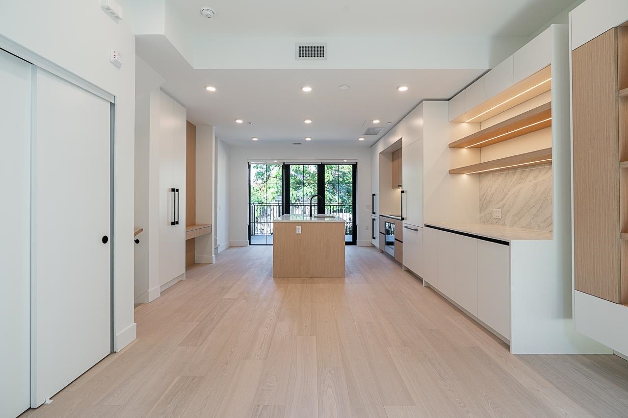 107 551 W 28TH AVENUE Unit: 107