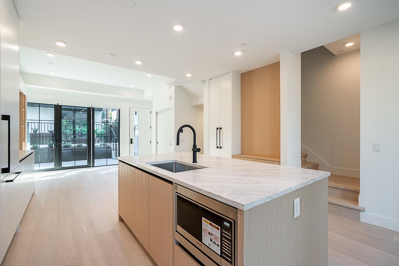 107 551 W 28TH AVENUE Unit: 107