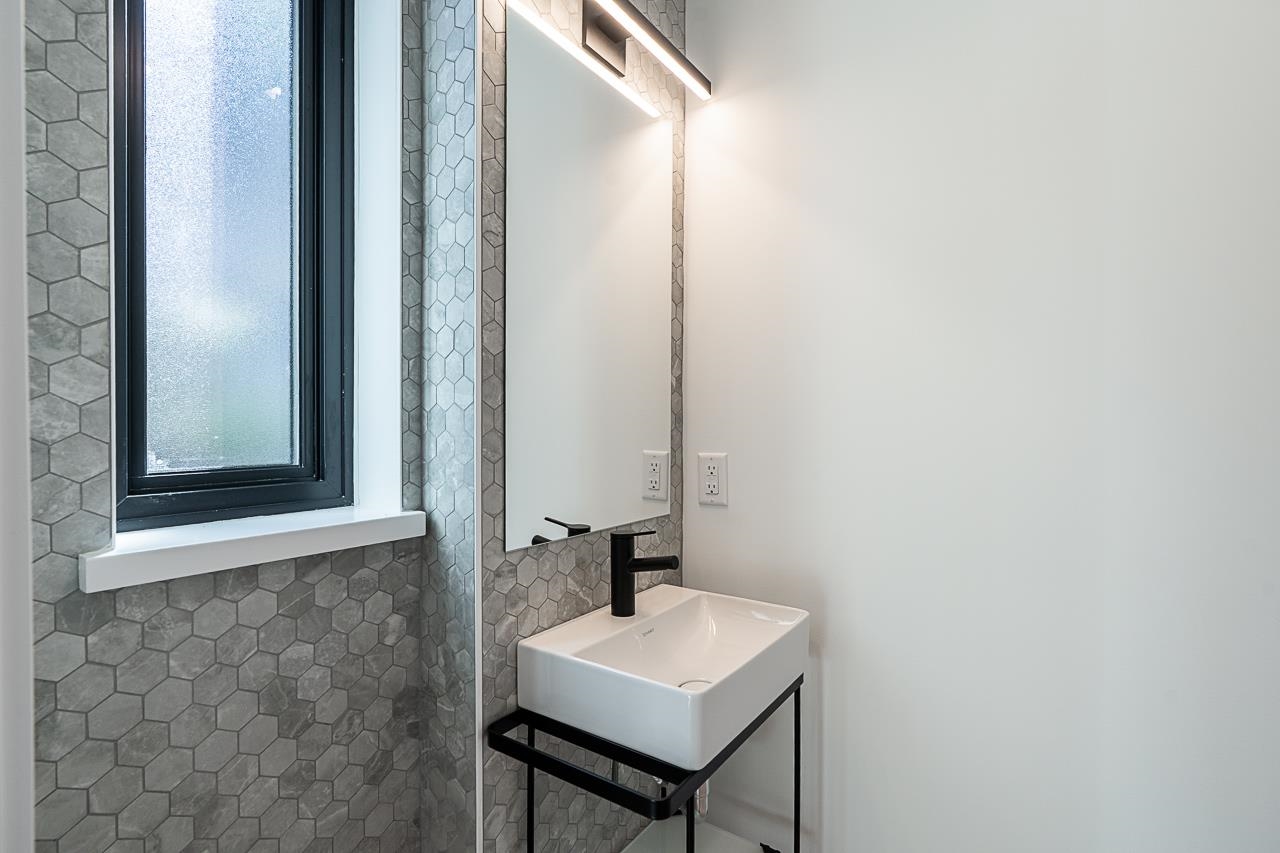 107 551 W 28TH AVENUE Unit: 107