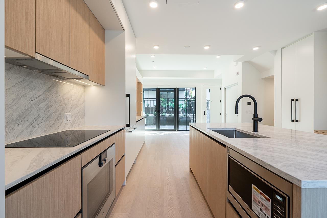 107 551 W 28TH AVENUE Unit: 107