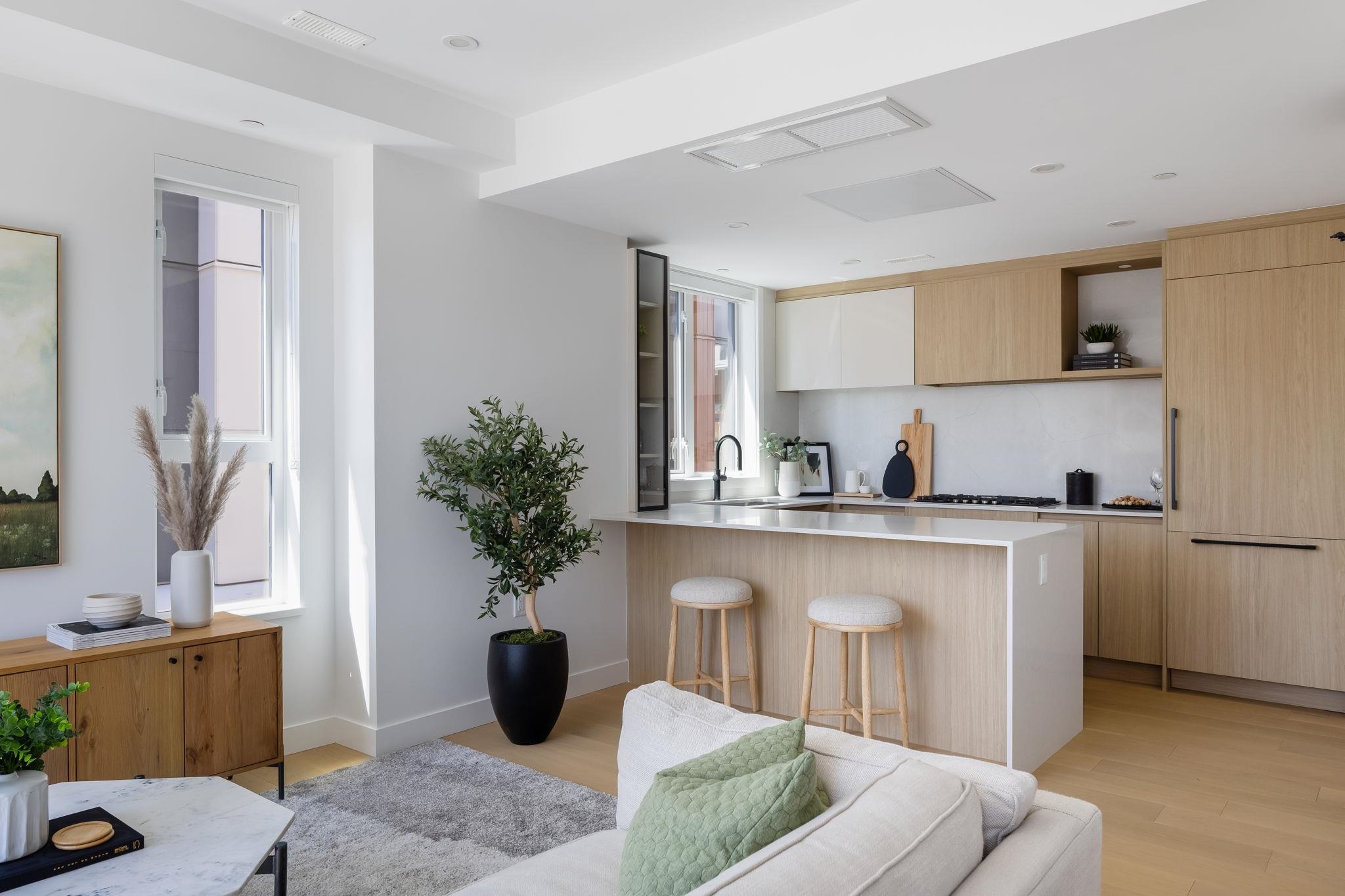 213 715 W 49TH AVENUE Unit: 213
