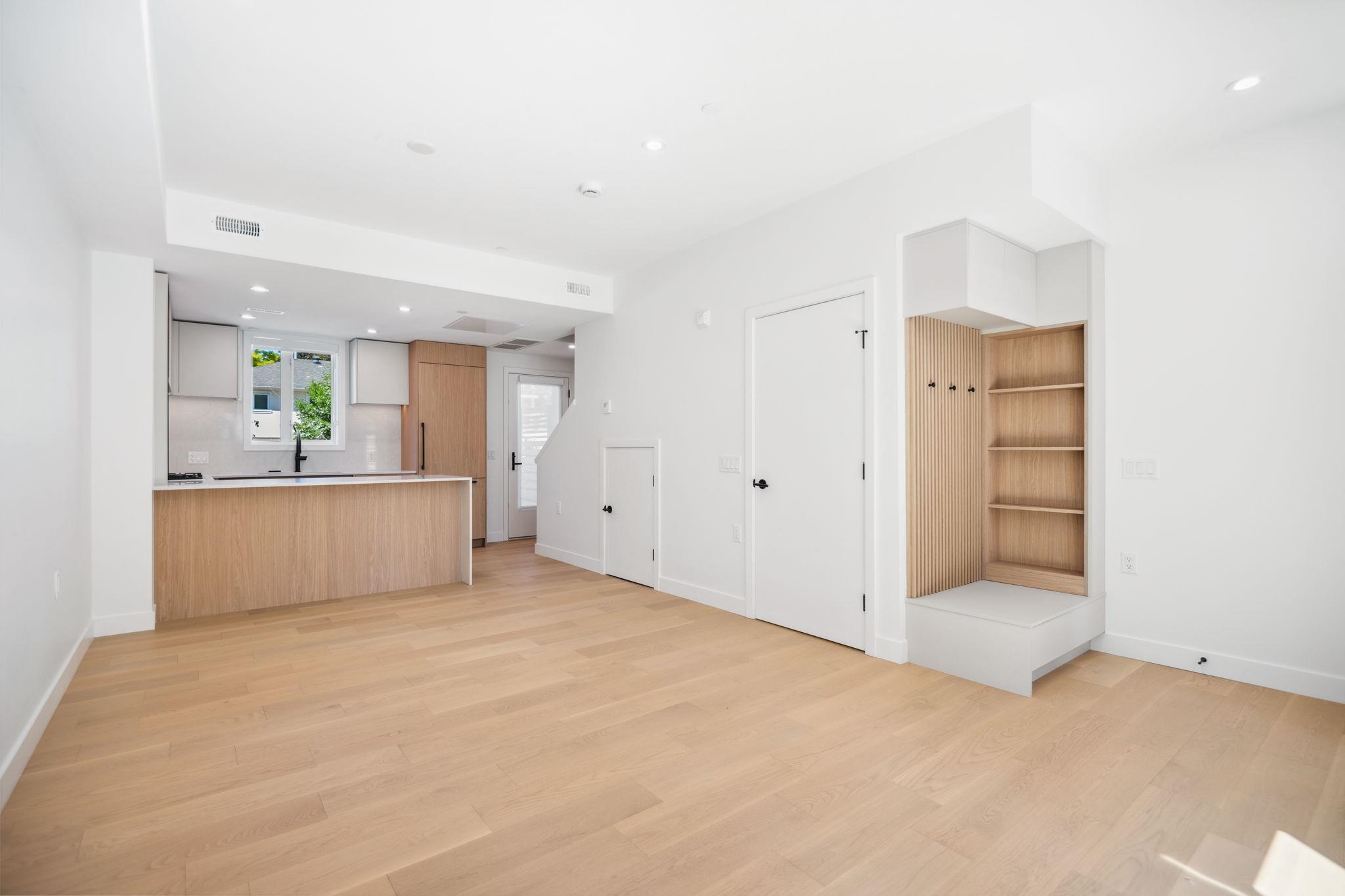 123 725 W 49 AVENUE Unit: 123
