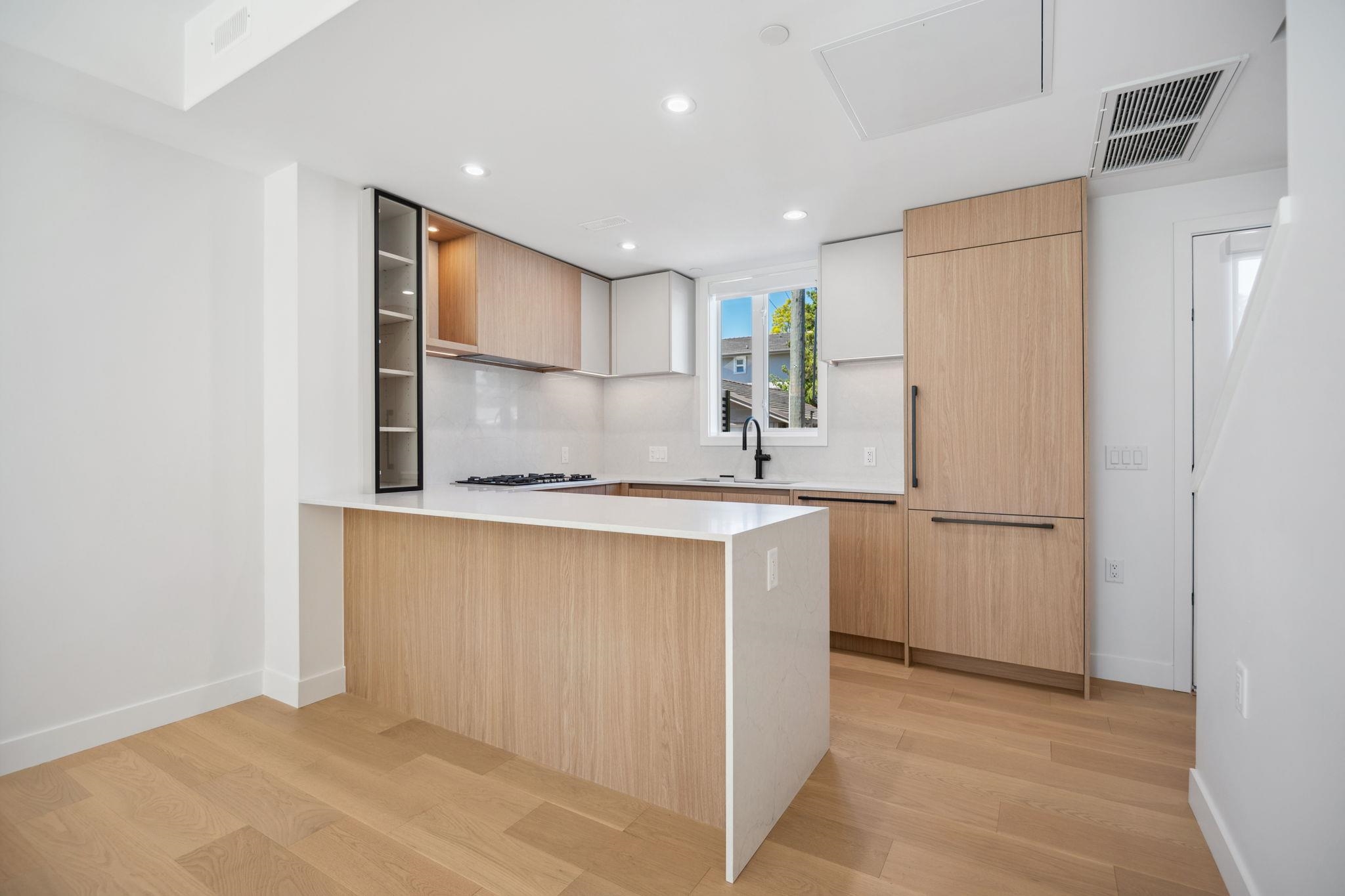 123 725 W 49 AVENUE Unit: 123