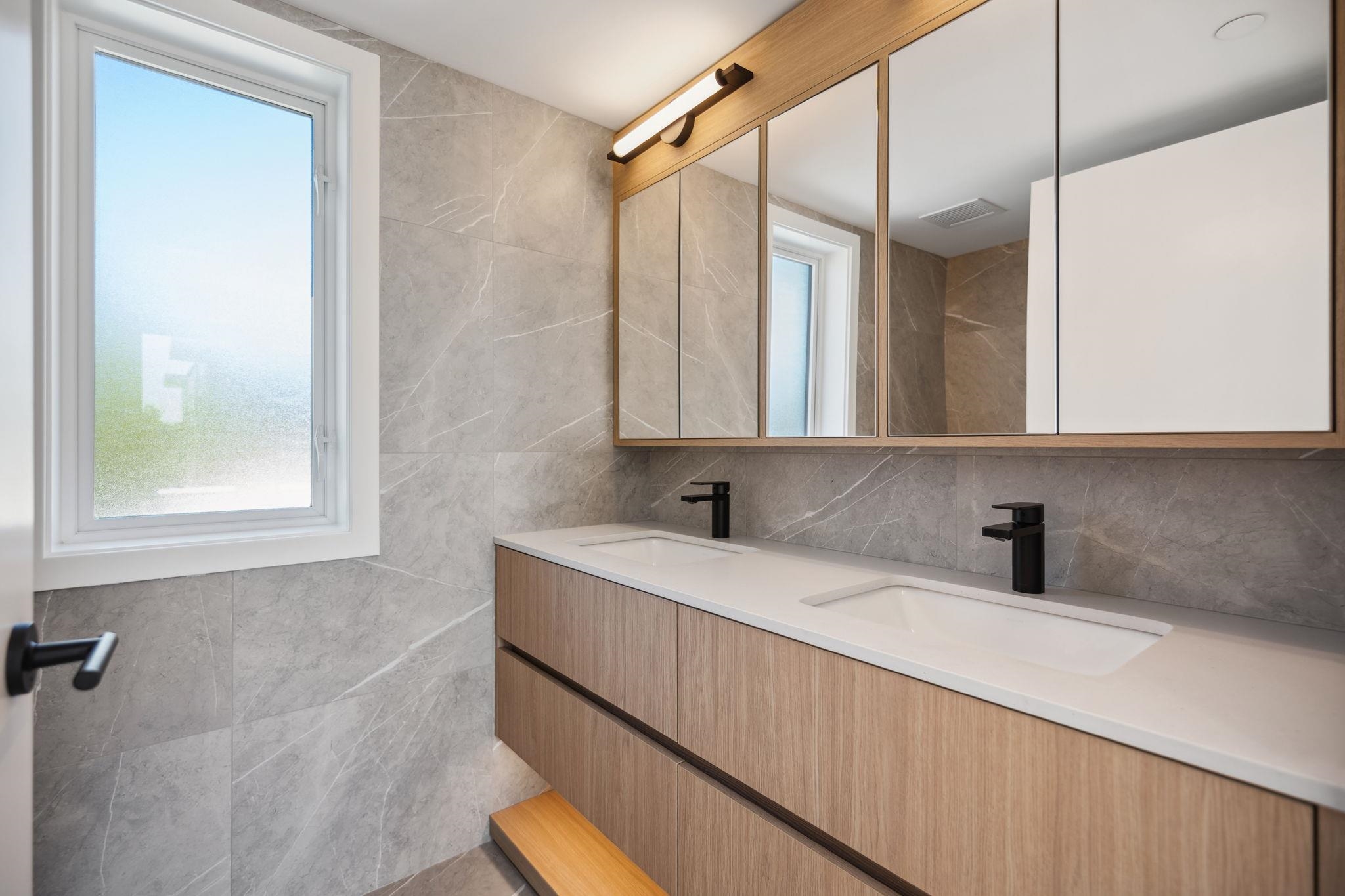 123 725 W 49 AVENUE Unit: 123