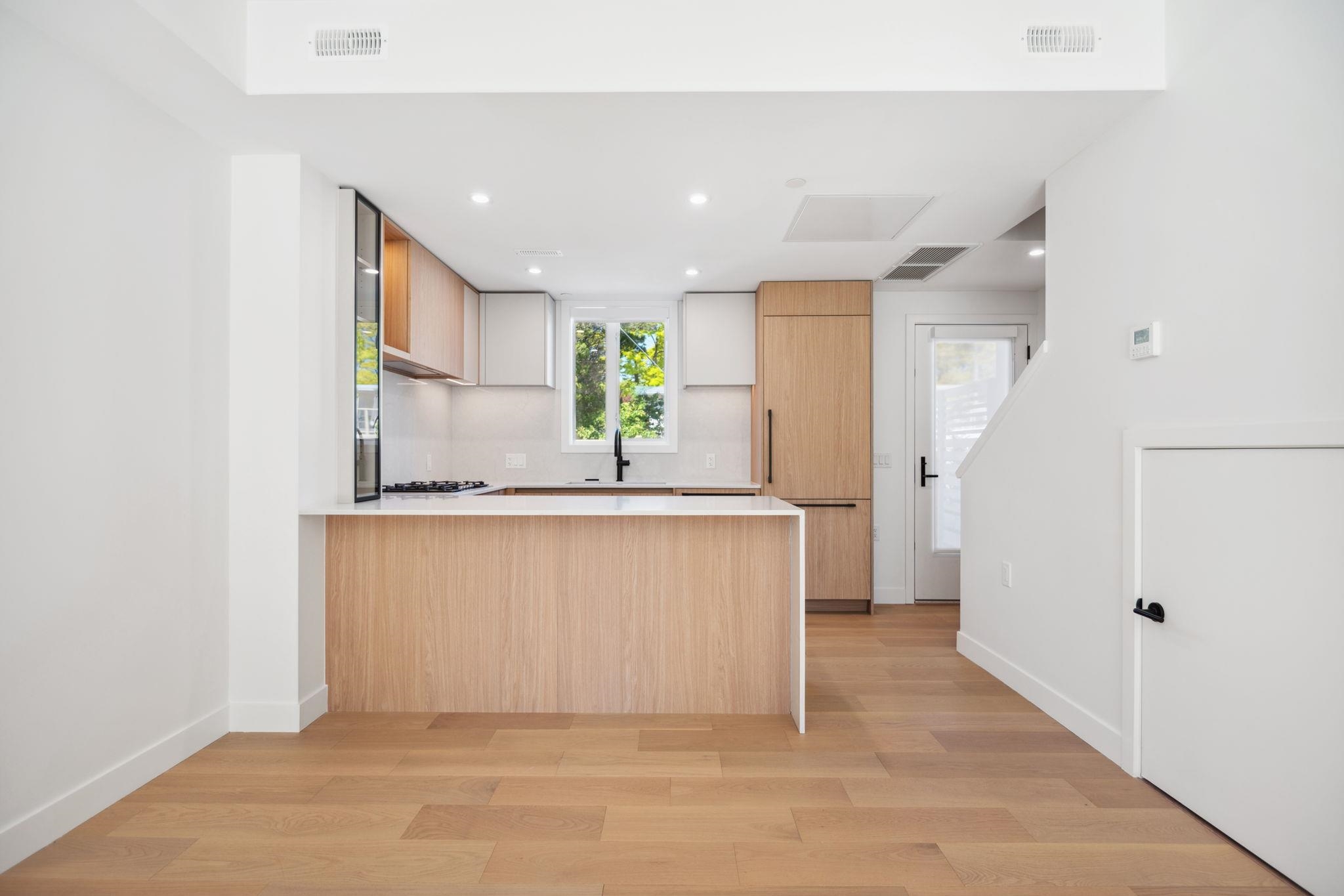 123 725 W 49 AVENUE Unit: 123