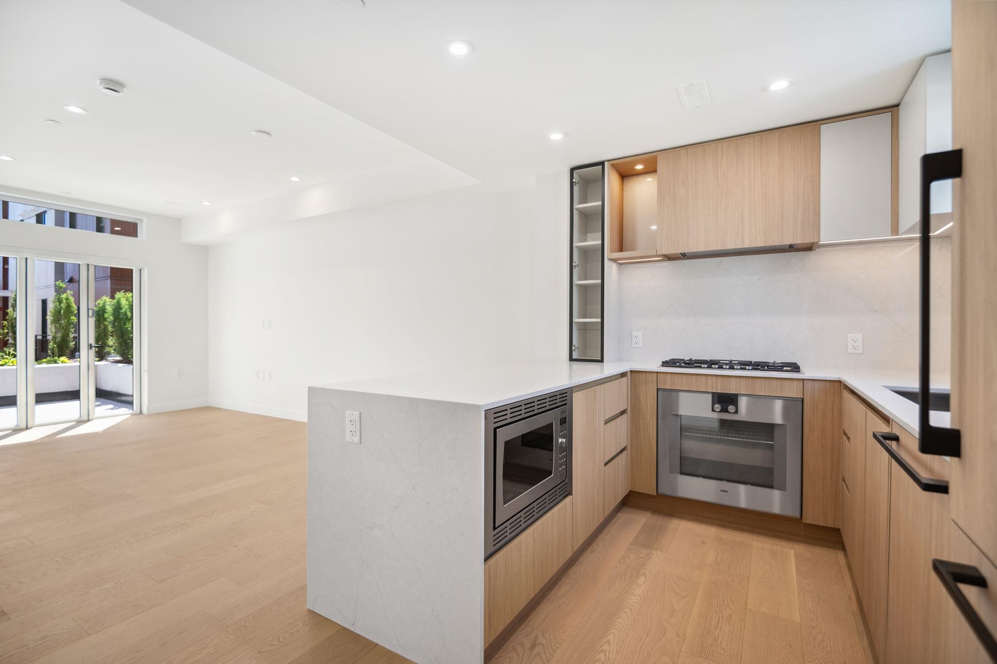 123 725 W 49 AVENUE Unit: 123