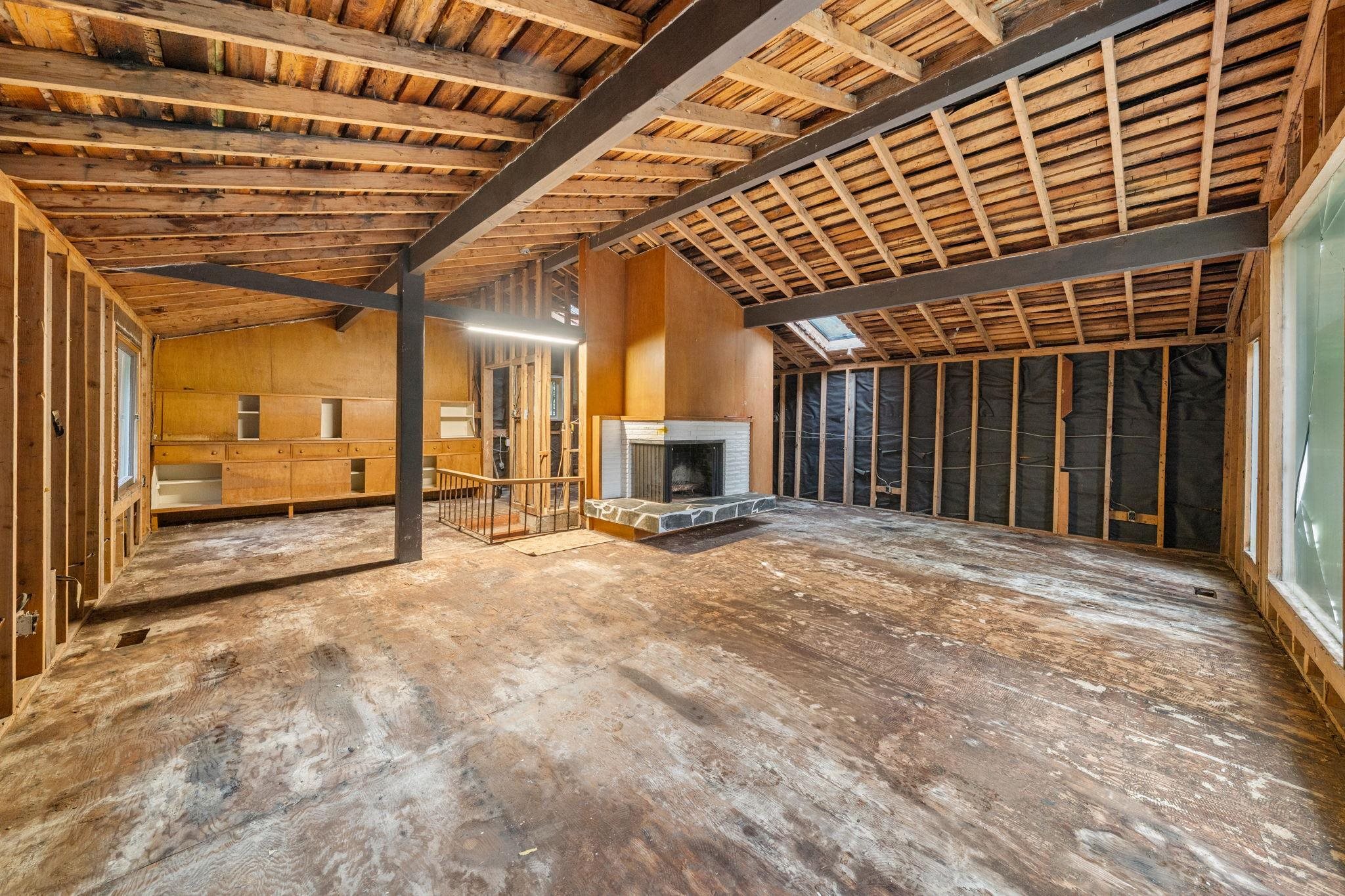 4520 LYNN VALLEY ROAD