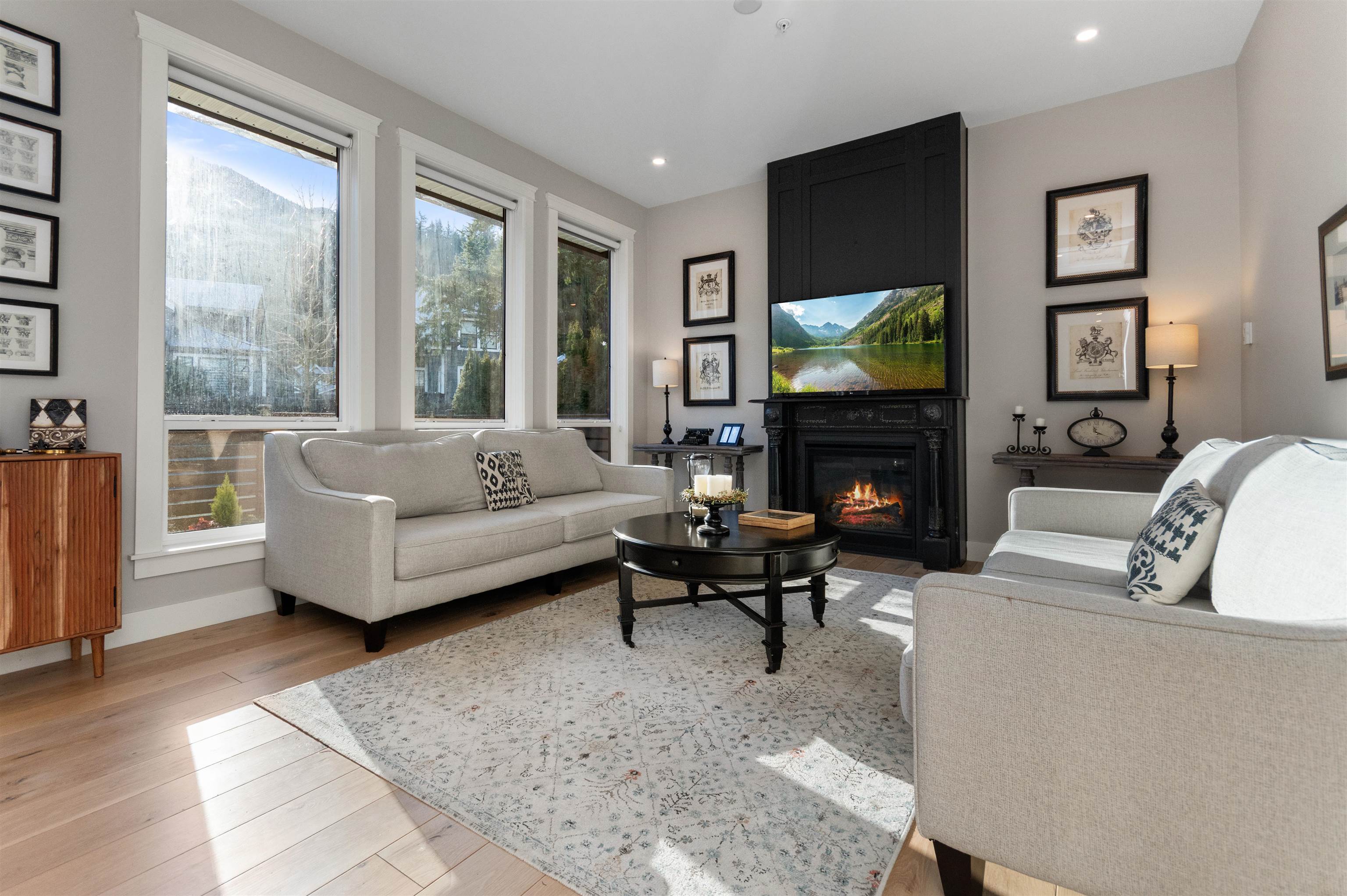 44 1885 COLUMBIA VALLEY ROAD Unit: 44