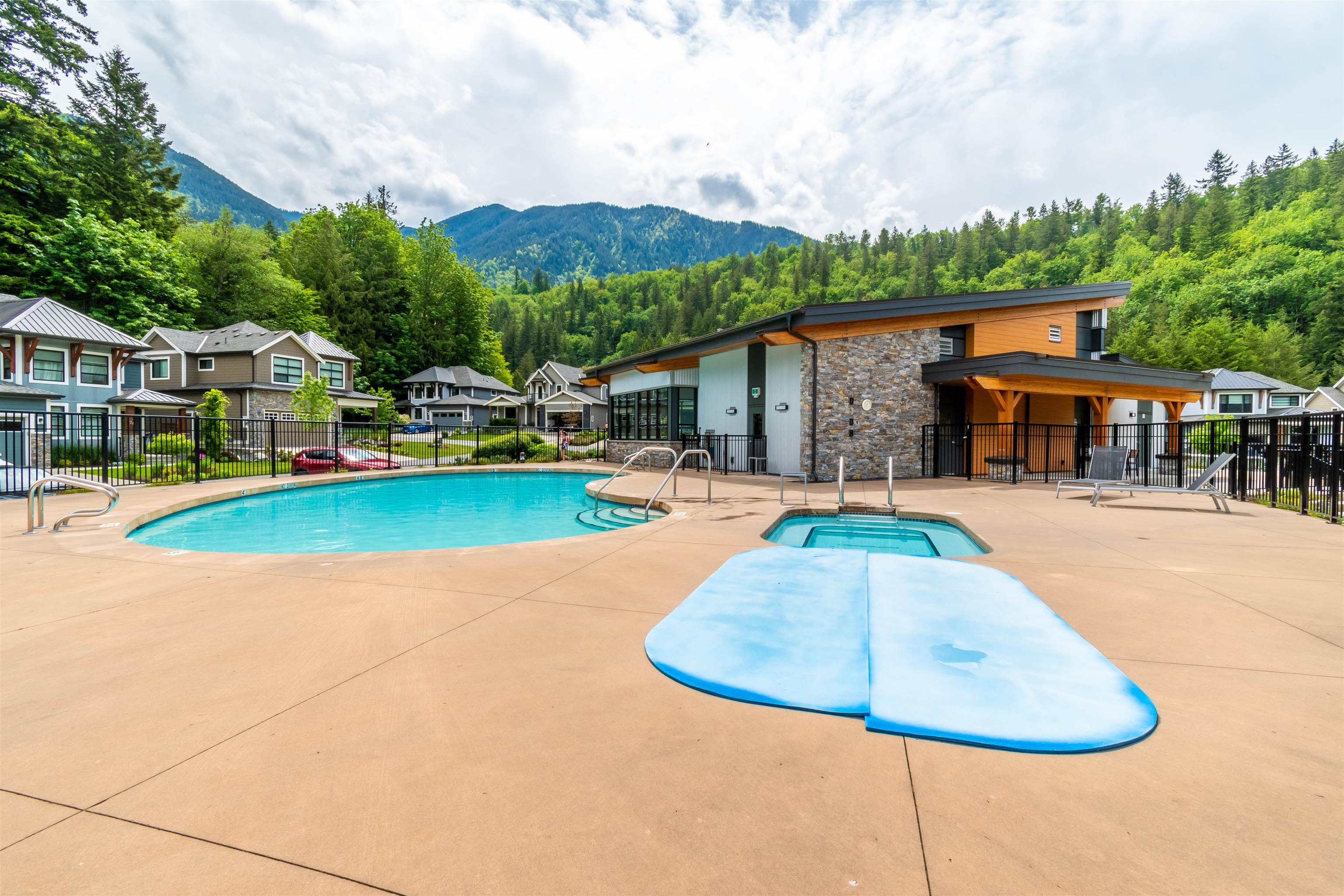 44 1885 COLUMBIA VALLEY ROAD Unit: 44