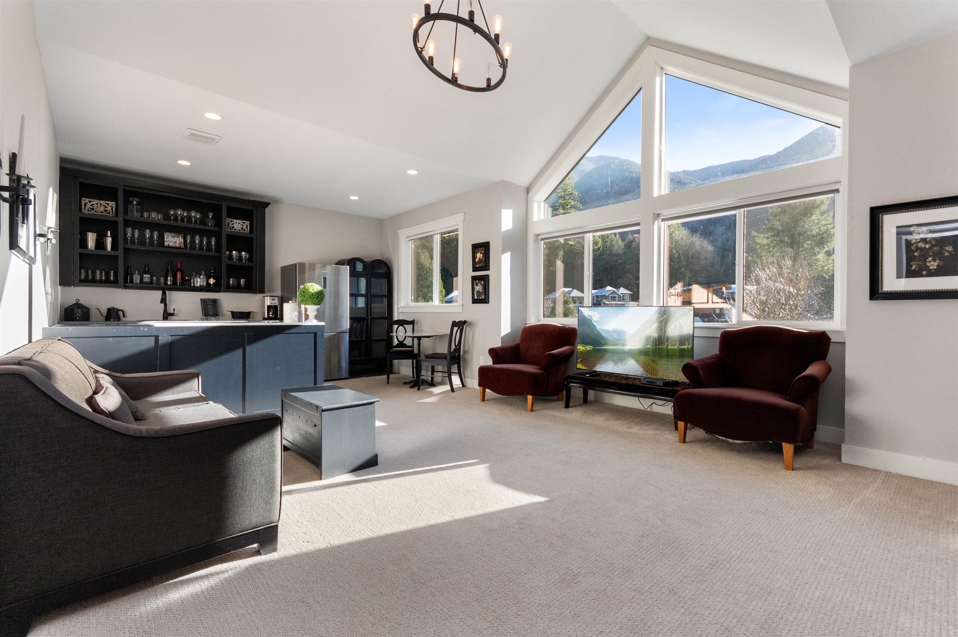 44 1885 COLUMBIA VALLEY ROAD Unit: 44