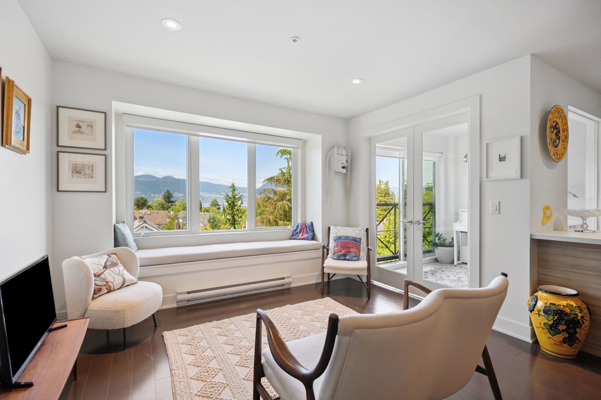 306 4463 W 10TH AVENUE Unit: 306